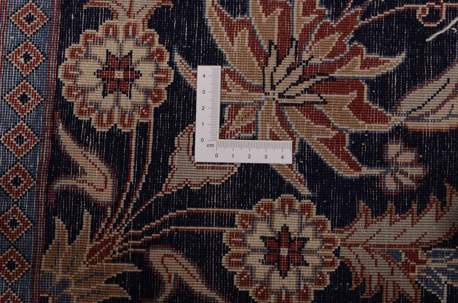 Isfahan Chinese Rug — hand-knotted, 288 × 372 cm, Wool