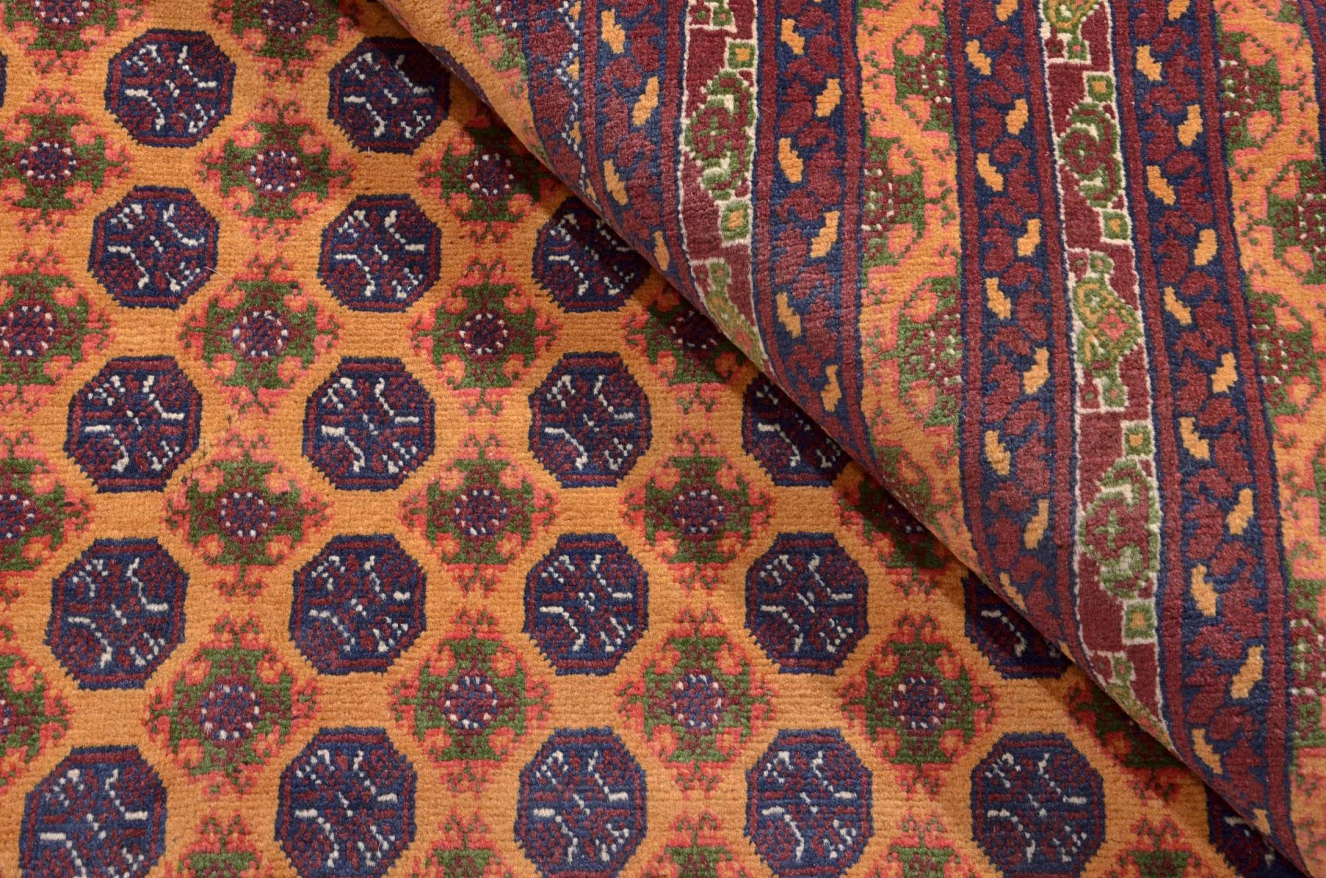Pakistani Rug — hand-knotted, 204 × 297 cm, Wool