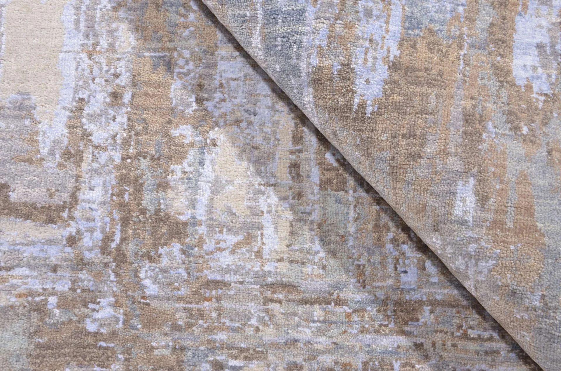 Indian Rug — hand-knotted, 246 × 321 cm, Wool & Silk