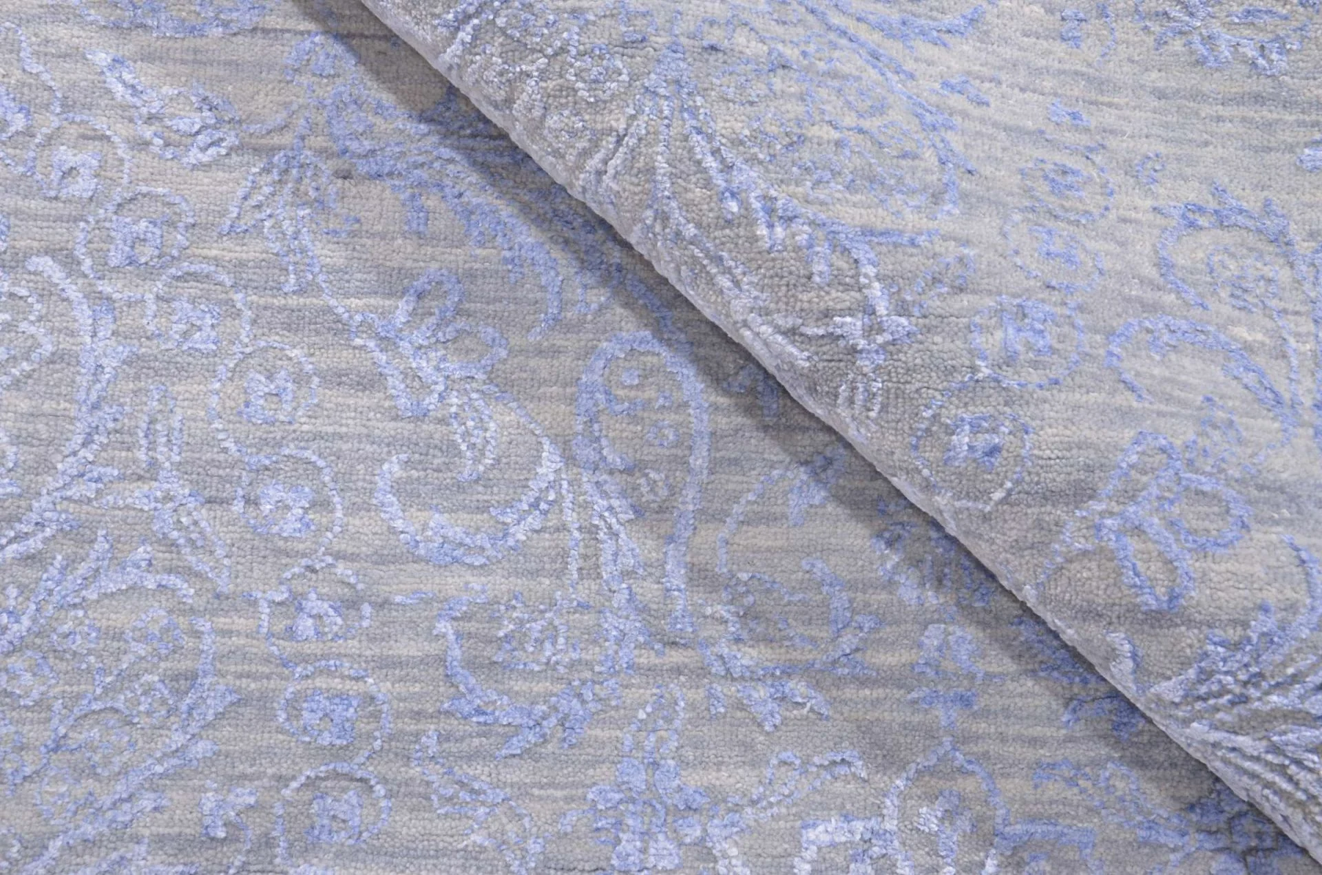 Indian Rug 246 × 308 cm, Wool & Silk, hand-knotted