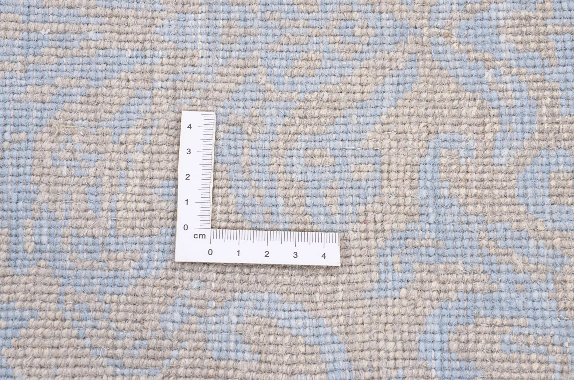 Indian Rug — hand-knotted, 260 × 307 cm, Wool