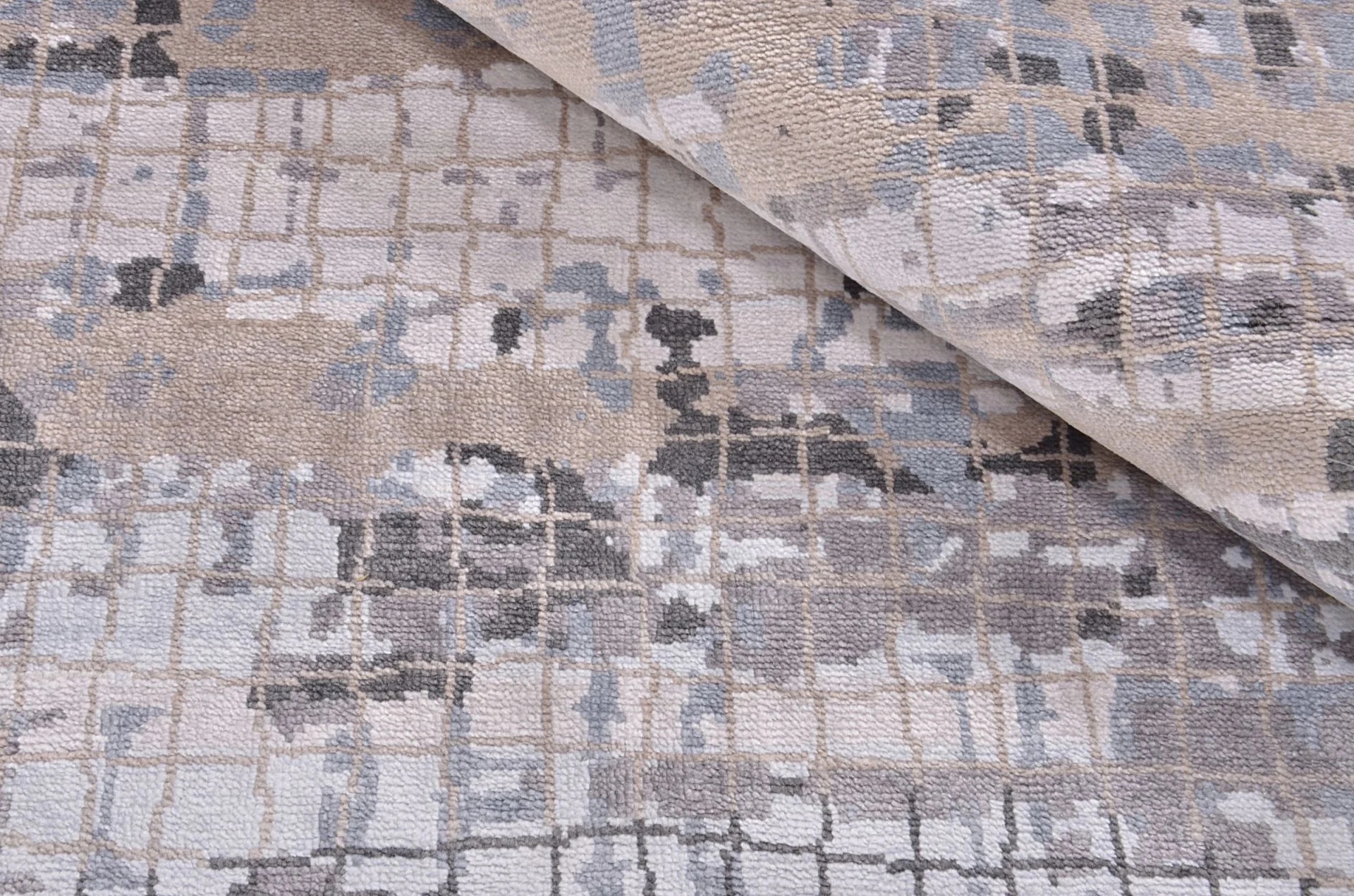 Hand-Knotted Wool Indian Rug, 172 × 241 cm