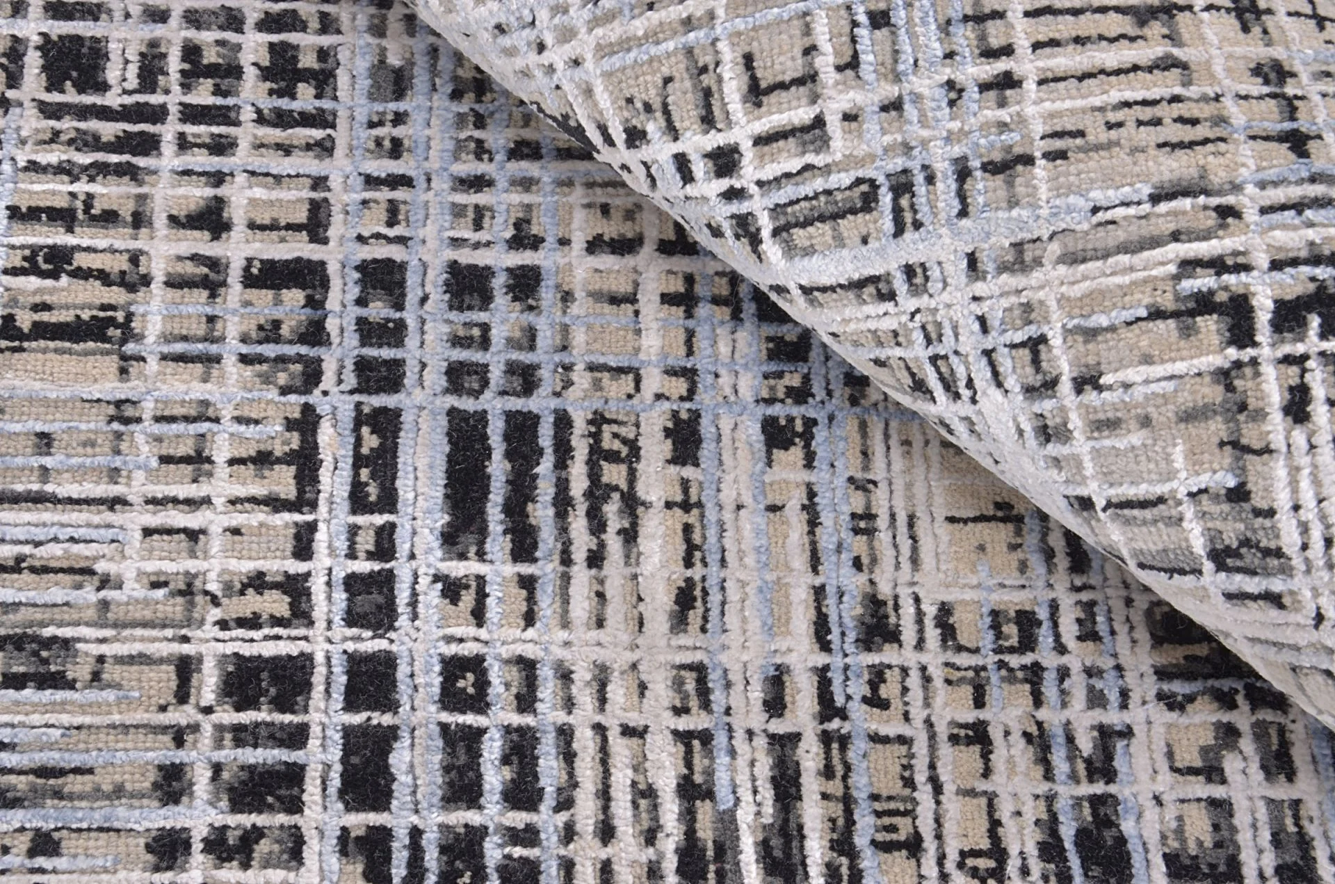Indian Rug — hand-knotted, 172 × 245 cm, Wool
