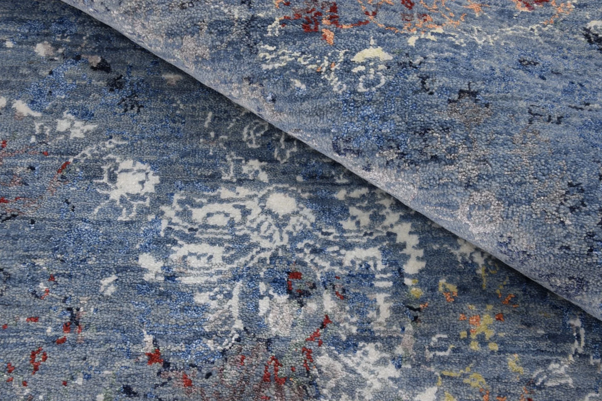 Indian Rug — hand-knotted, 184 × 275 cm, Silk