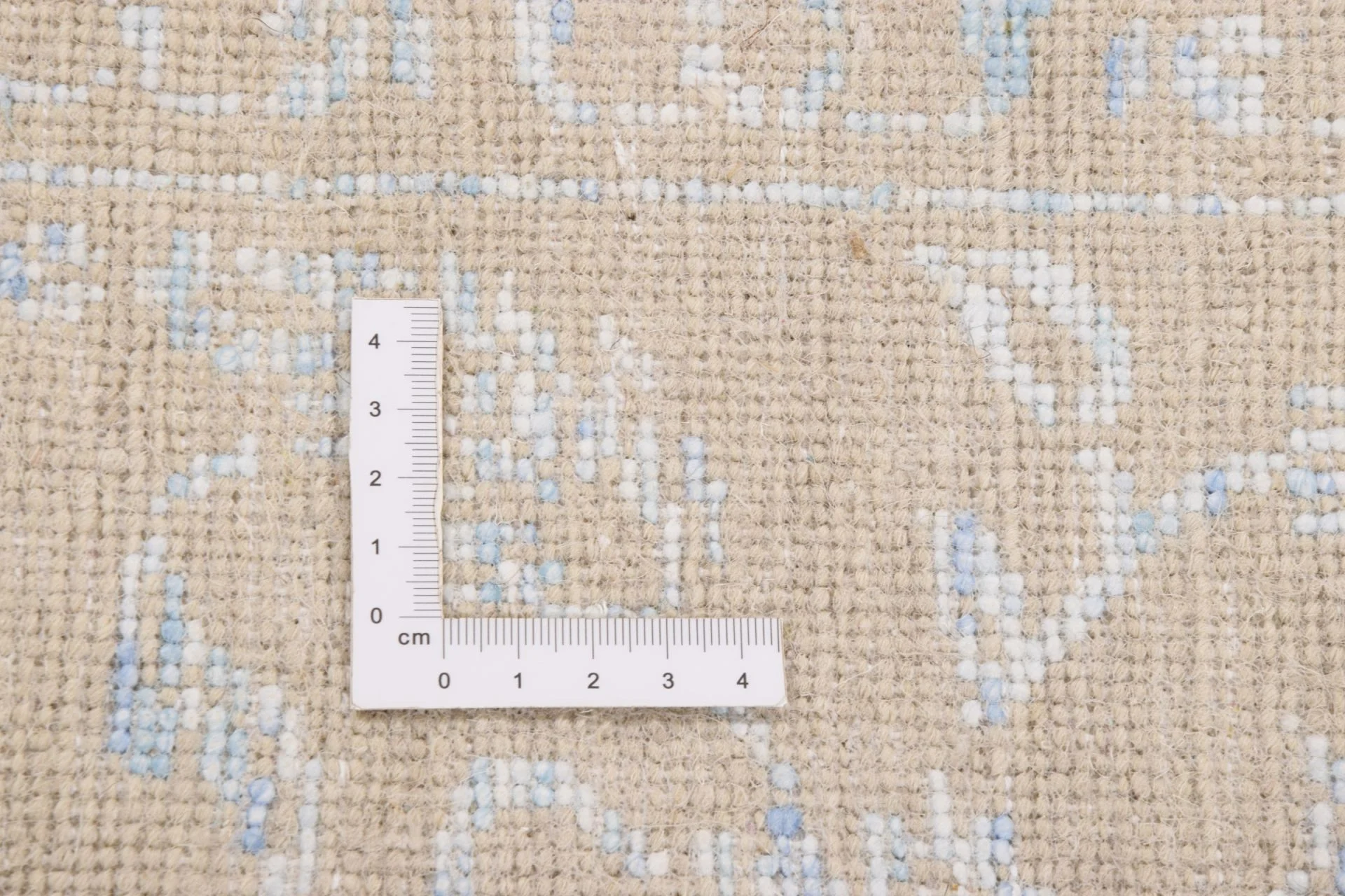 Indian Rug — hand-knotted, 203 × 305 cm