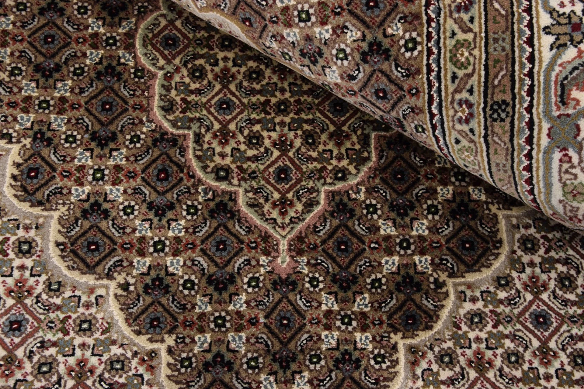 Tabriz Indian Rug 169 × 244 cm, hand-knotted