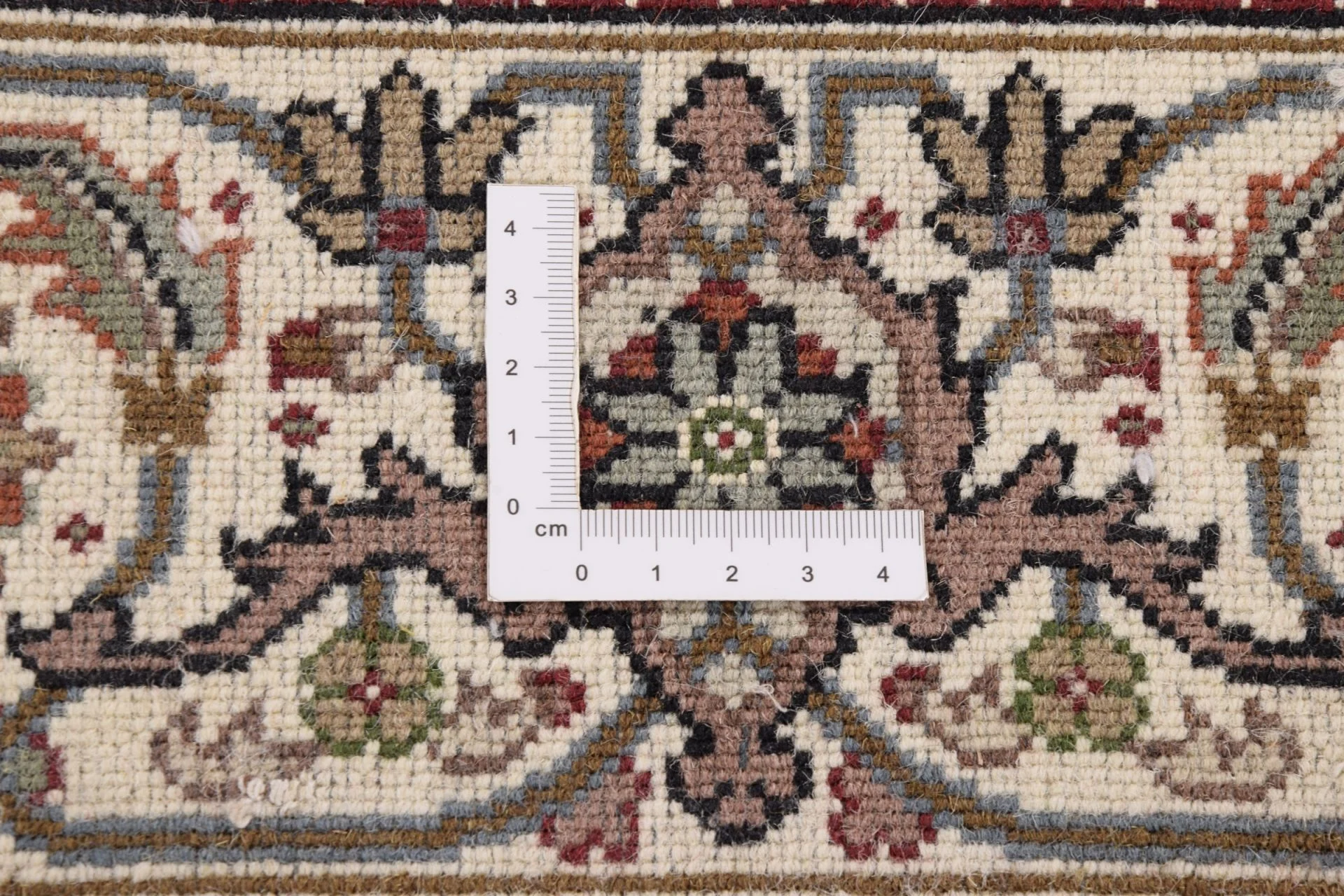 Tabriz Indian Rug 199 × 307 cm, hand-knotted