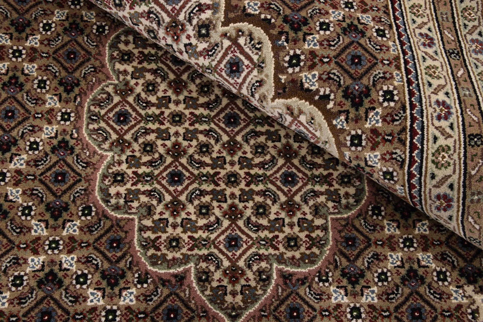 Tabriz Indian Rug 199 × 307 cm, hand-knotted