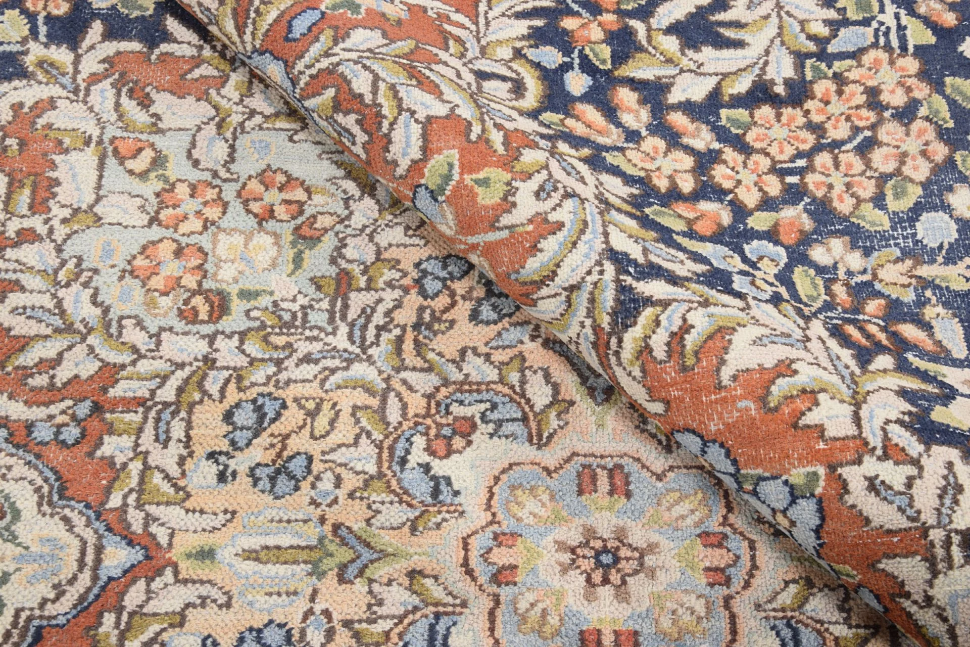Hand-Knotted Wool Pakistani Rug, 270 × 365 cm