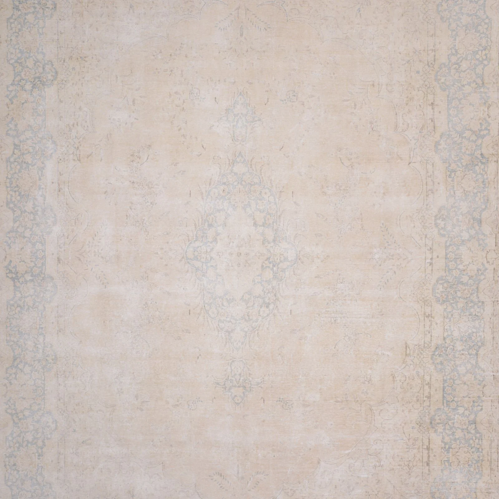 Hand-Knotted Wool Pakistani Rug, 401 × 292 cm