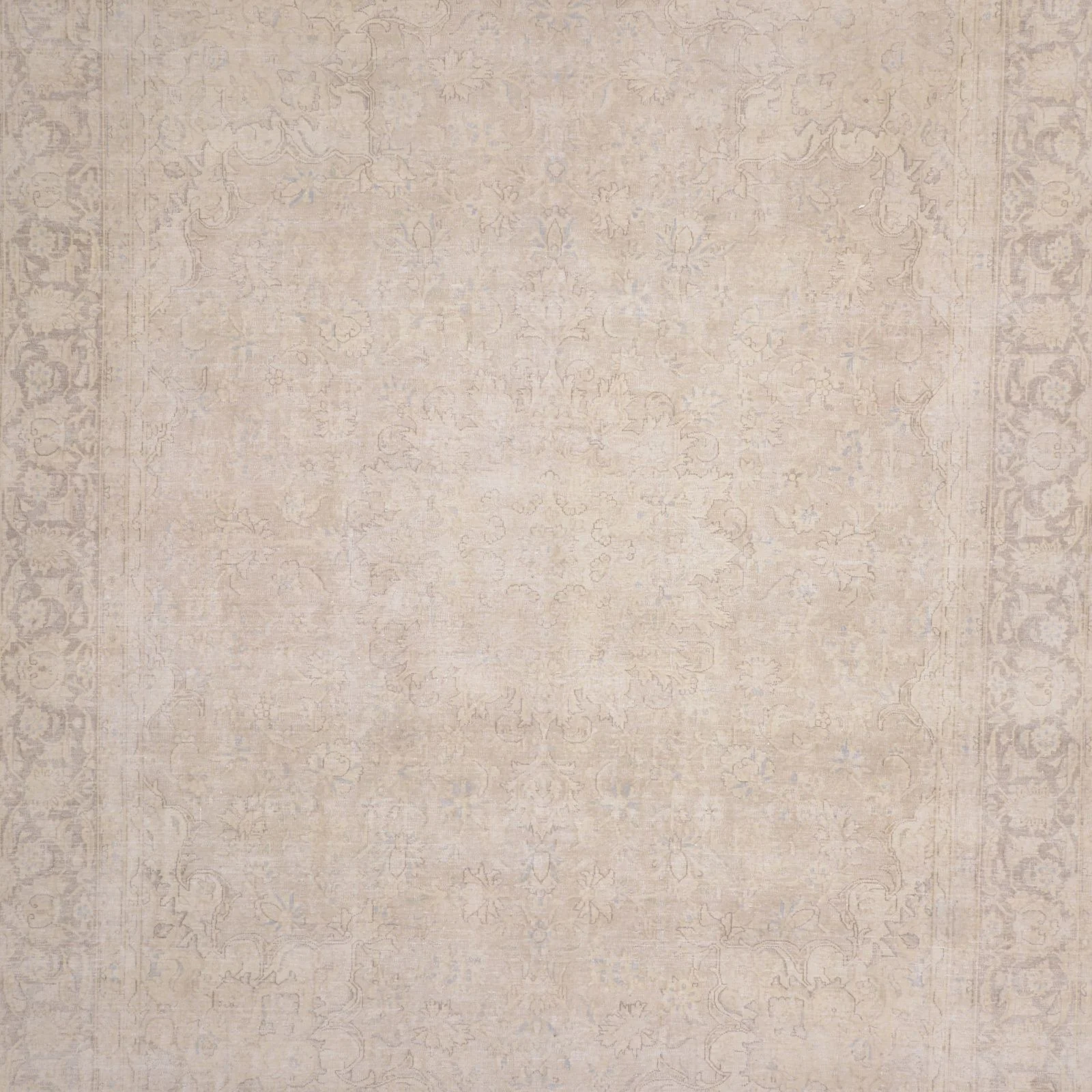 Pakistani Rug — hand-knotted, 394 × 295 cm, Wool