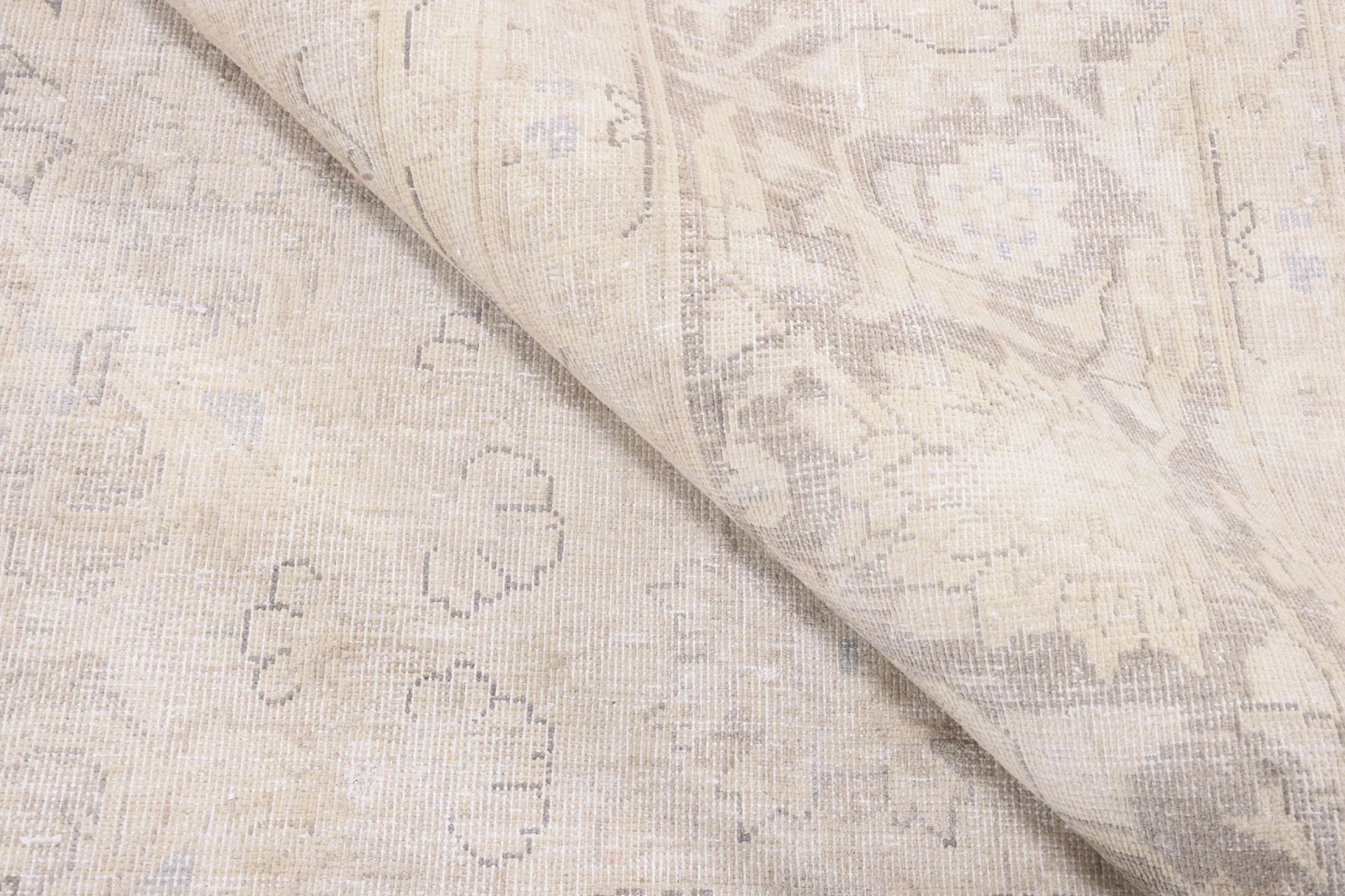 Pakistani Rug — hand-knotted, 394 × 295 cm, Wool