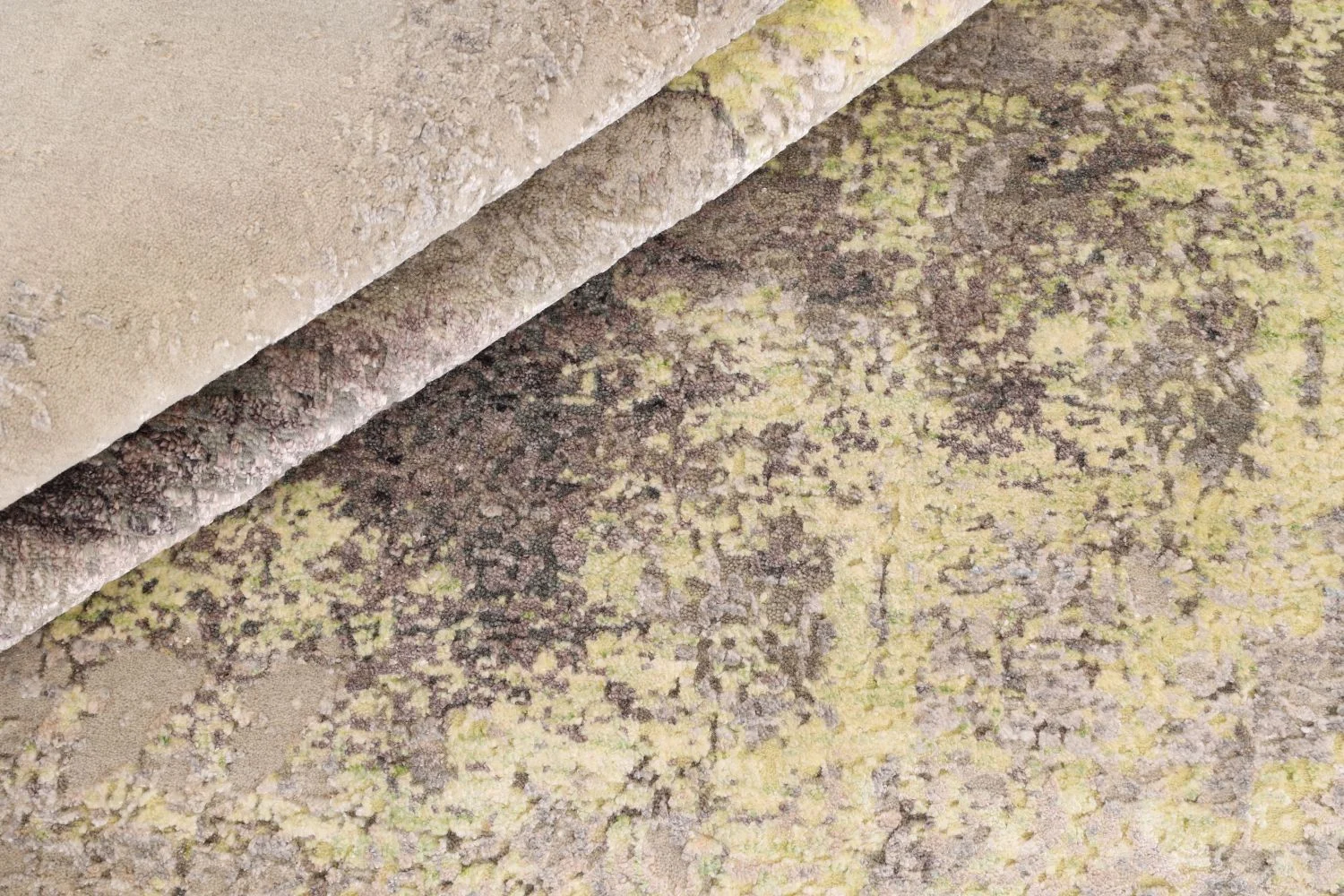 Indian Rug 173 × 246 cm, Wool, hand-knotted