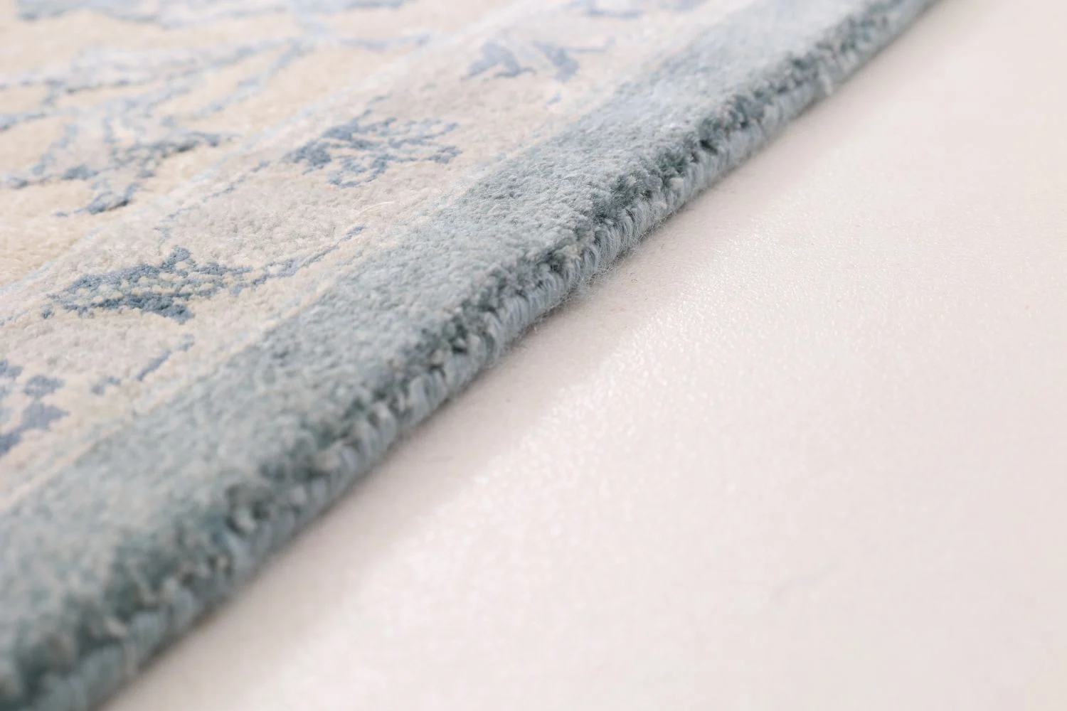 Indian Rug — hand-knotted, 165 × 245 cm, Wool