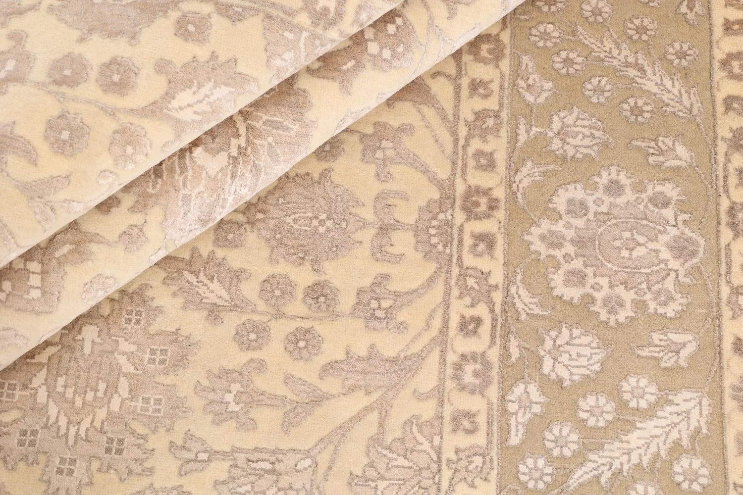 Indian Rug 169 × 243 cm, Wool, hand-knotted