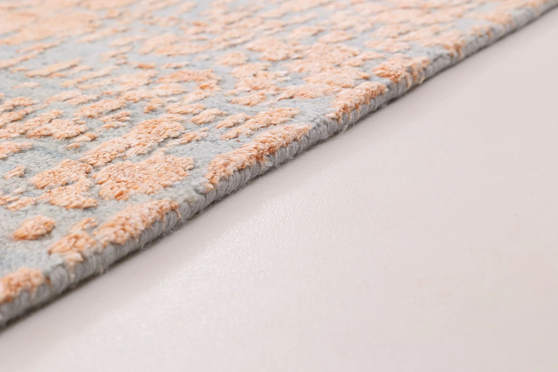 Indian Rug — hand-knotted, 269 × 380 cm, Wool & Silk