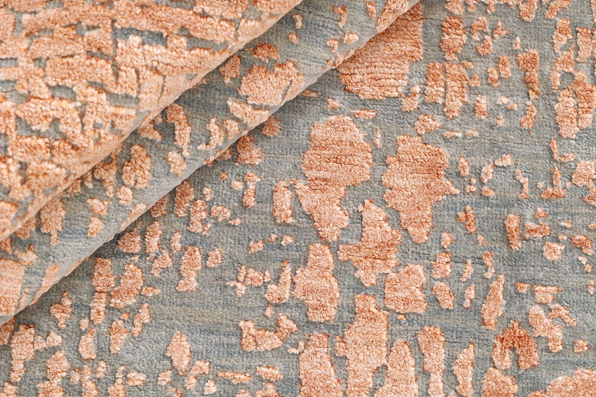 Indian Rug — hand-knotted, 269 × 380 cm, Wool & Silk