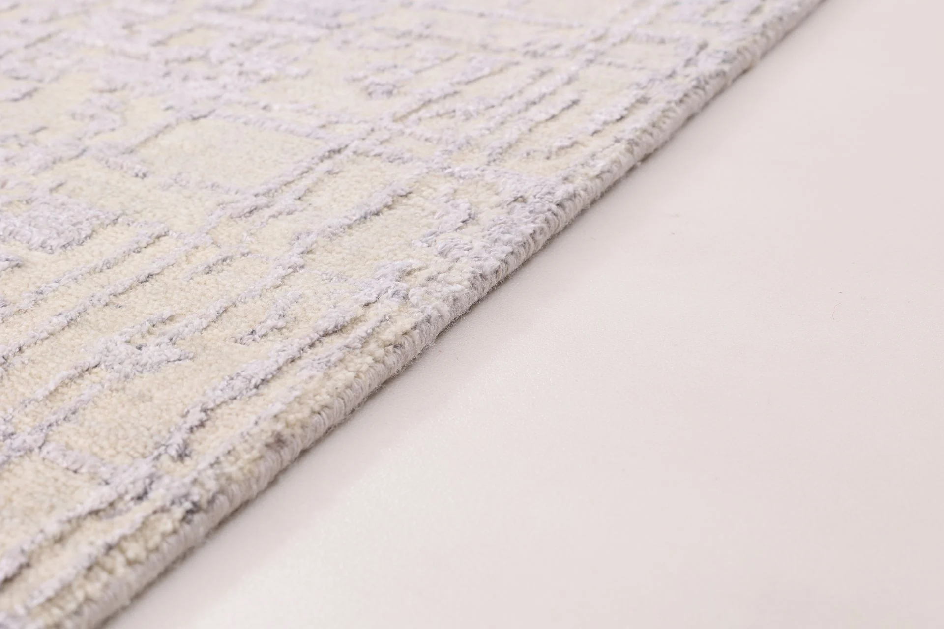 Indian Rug — hand-knotted, 241 × 314 cm, Wool & Silk