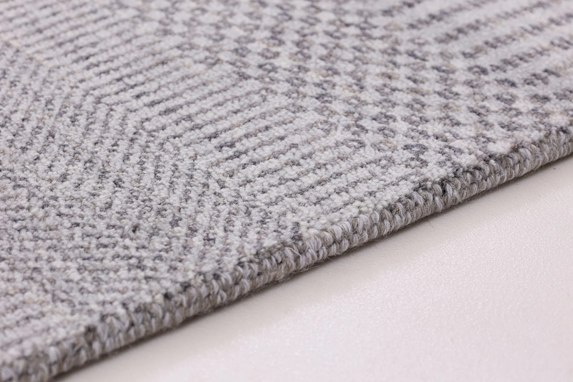 Indian Rug 274 × 372 cm, Wool & Silk, hand-knotted