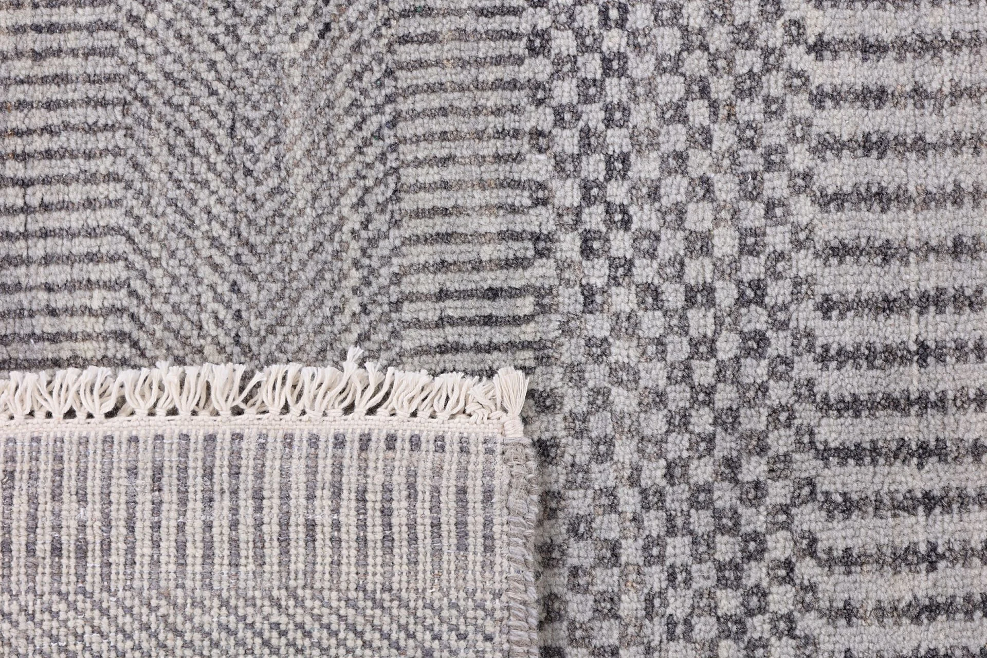 Indian Rug 274 × 372 cm, Wool & Silk, hand-knotted