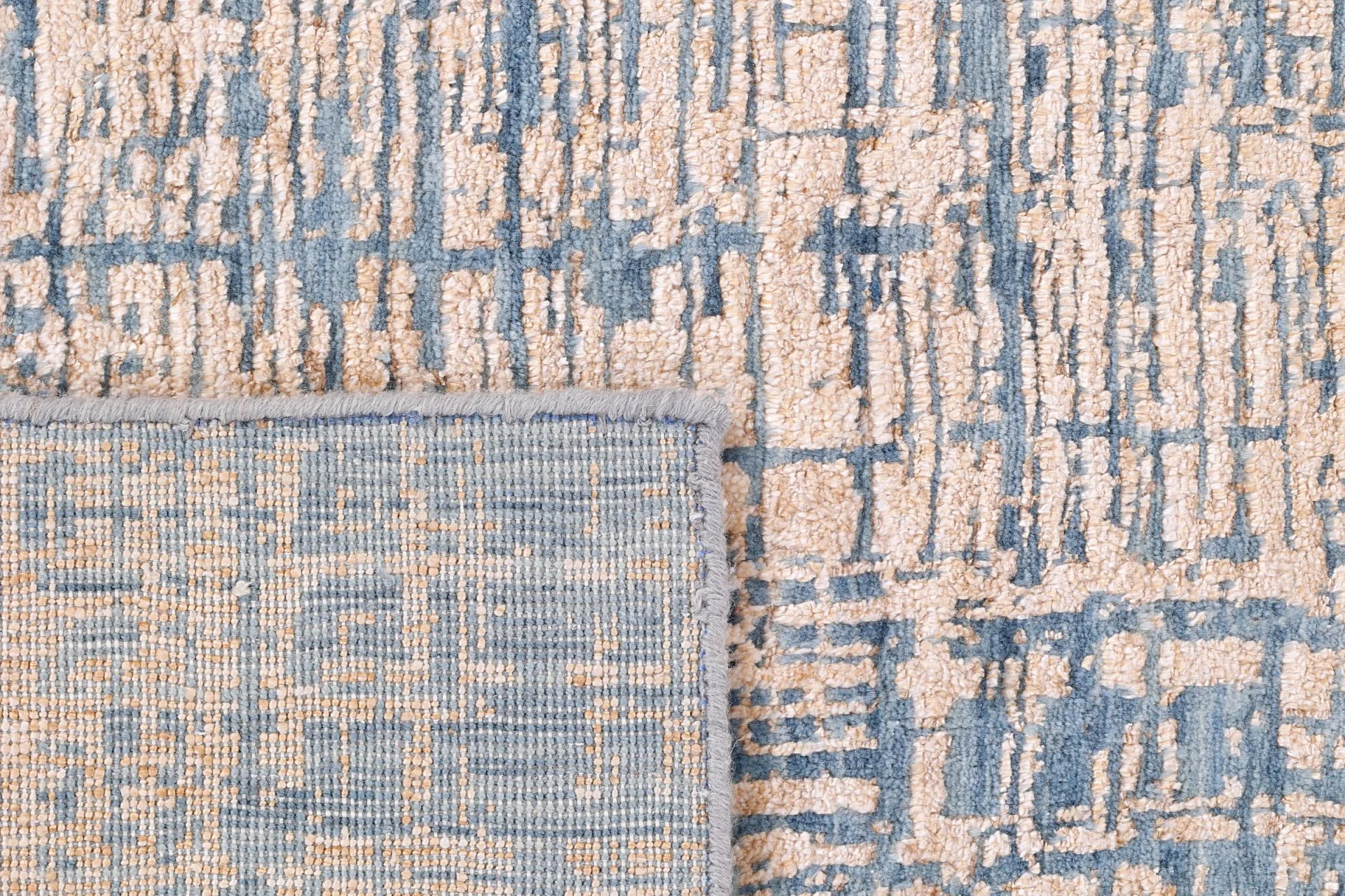 Indian Rug — hand-knotted, 246 × 323 cm, Wool & Silk
