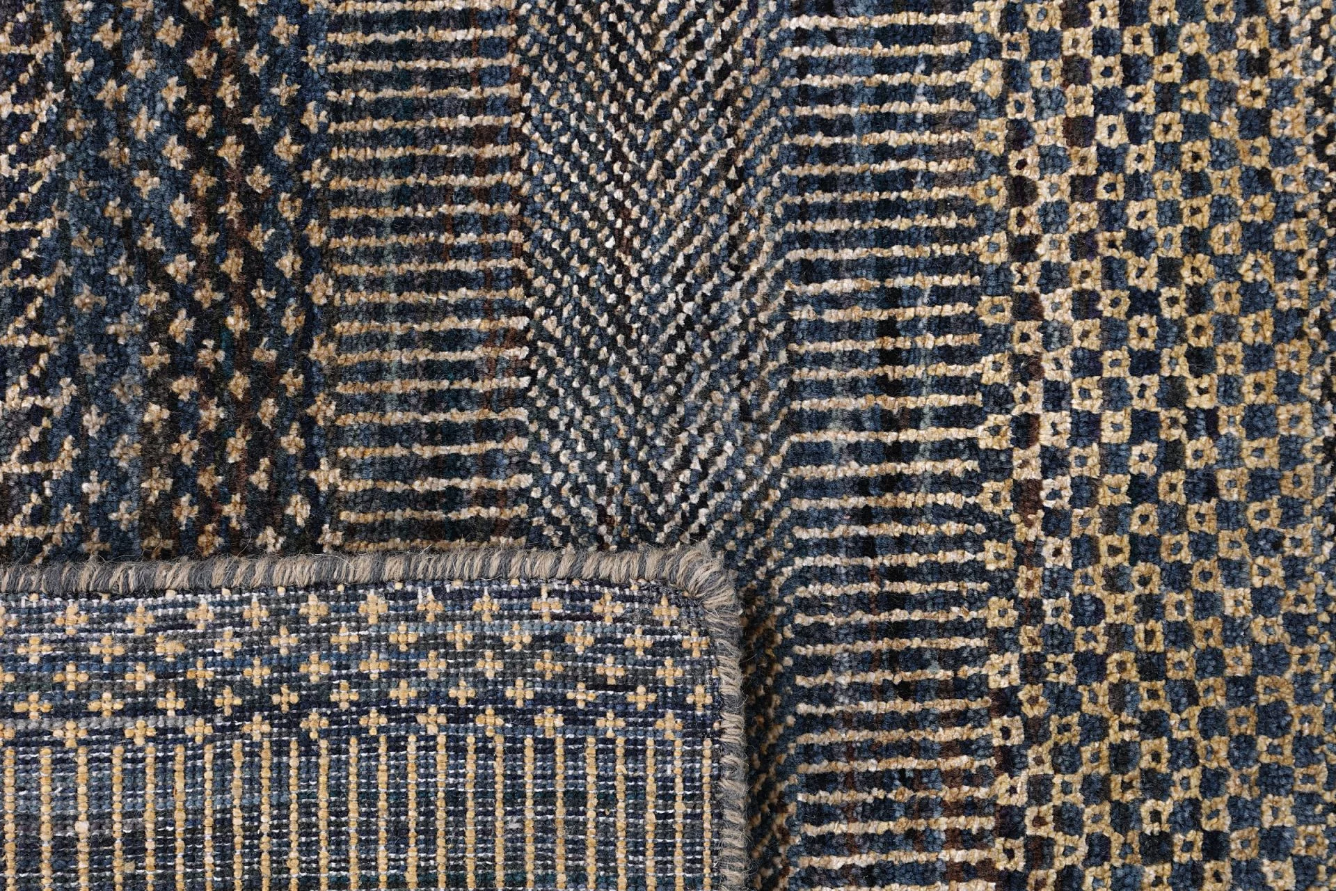 Indian Rug 247 × 303 cm, Wool & Silk, hand-knotted