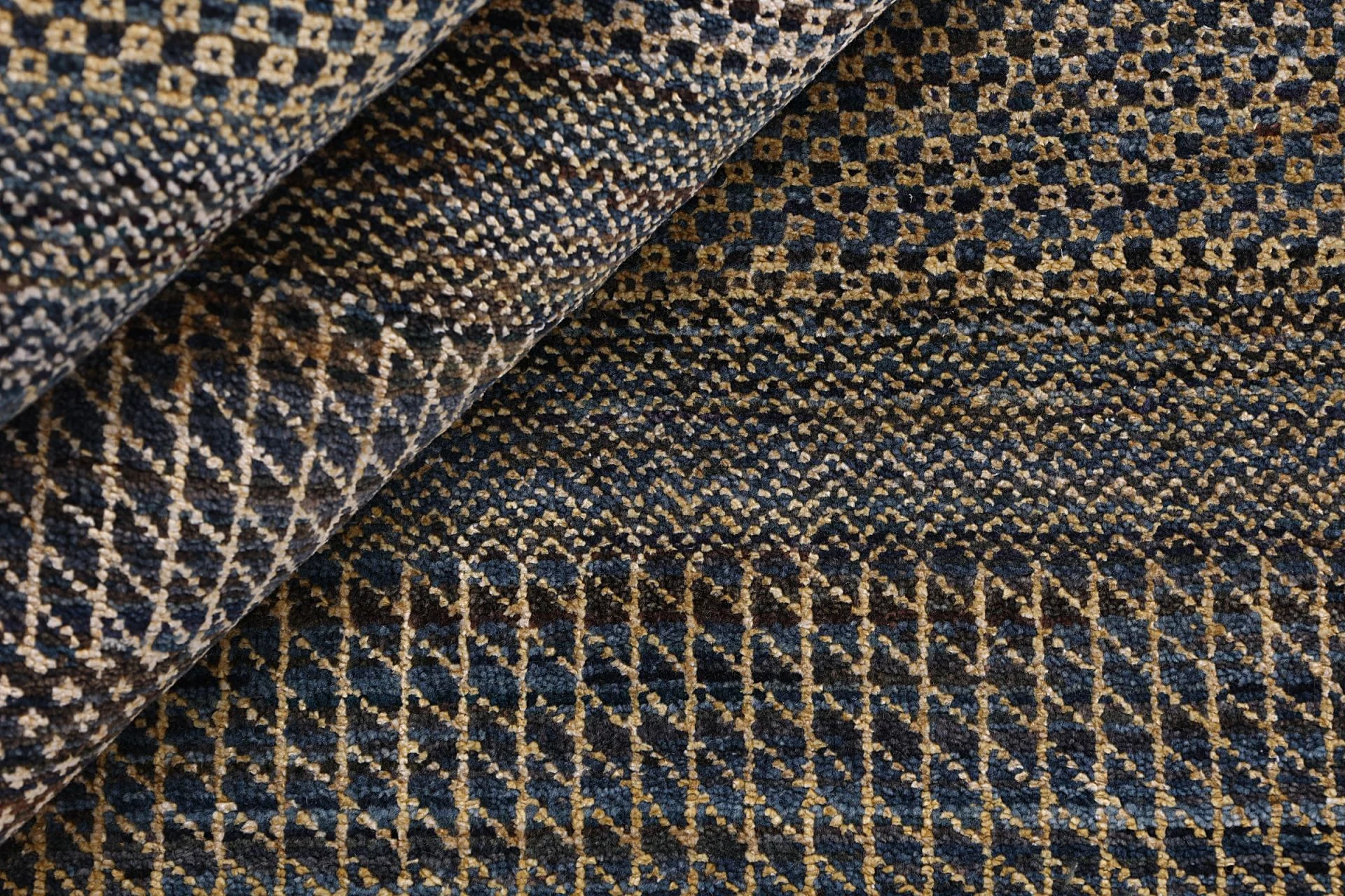Indian Rug 247 × 303 cm, Wool & Silk, hand-knotted