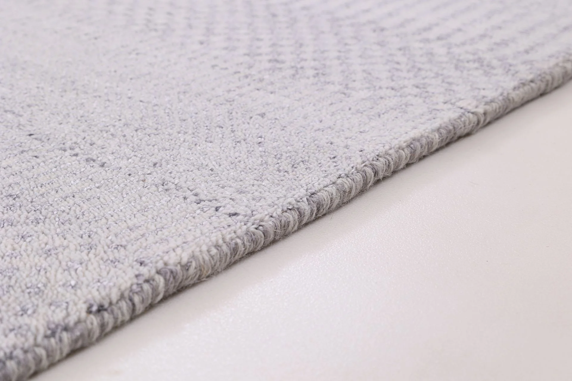 Indian Rug — hand-knotted, 245 × 312 cm, Wool & Silk