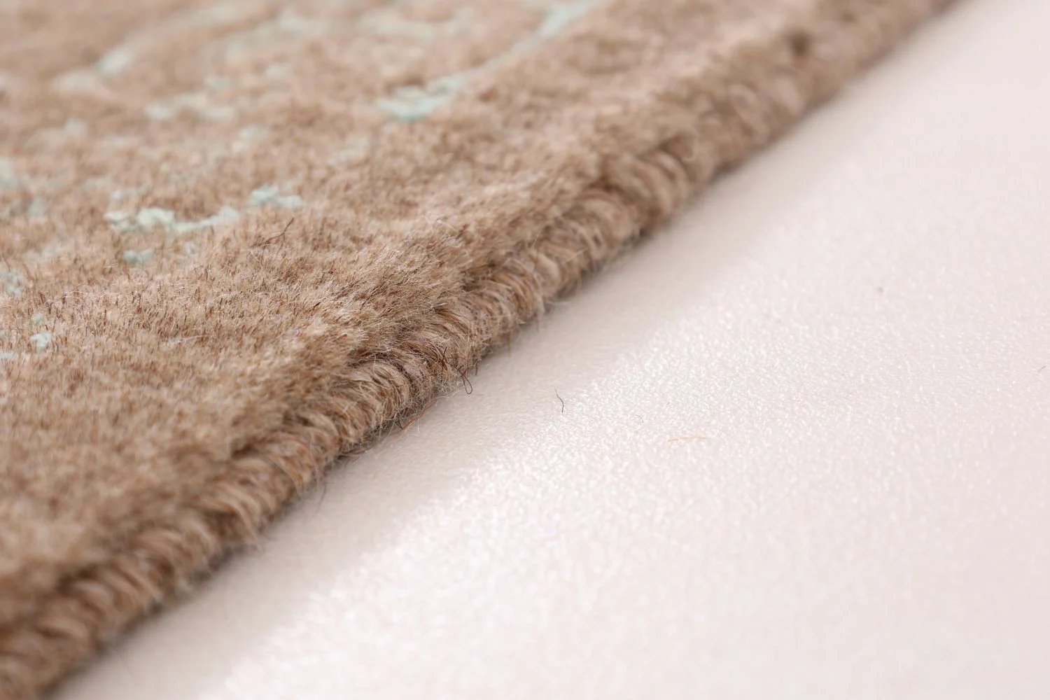 Indian Rug — hand-knotted, 160 × 225 cm, Wool & Silk