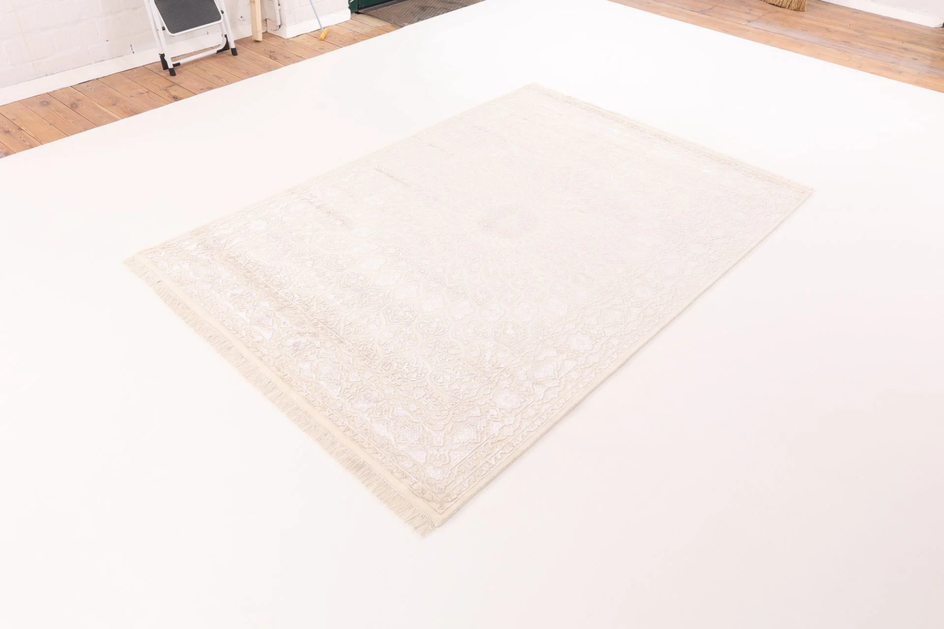 Indian Rug 172 × 249 cm, Wool & Silk, hand-knotted