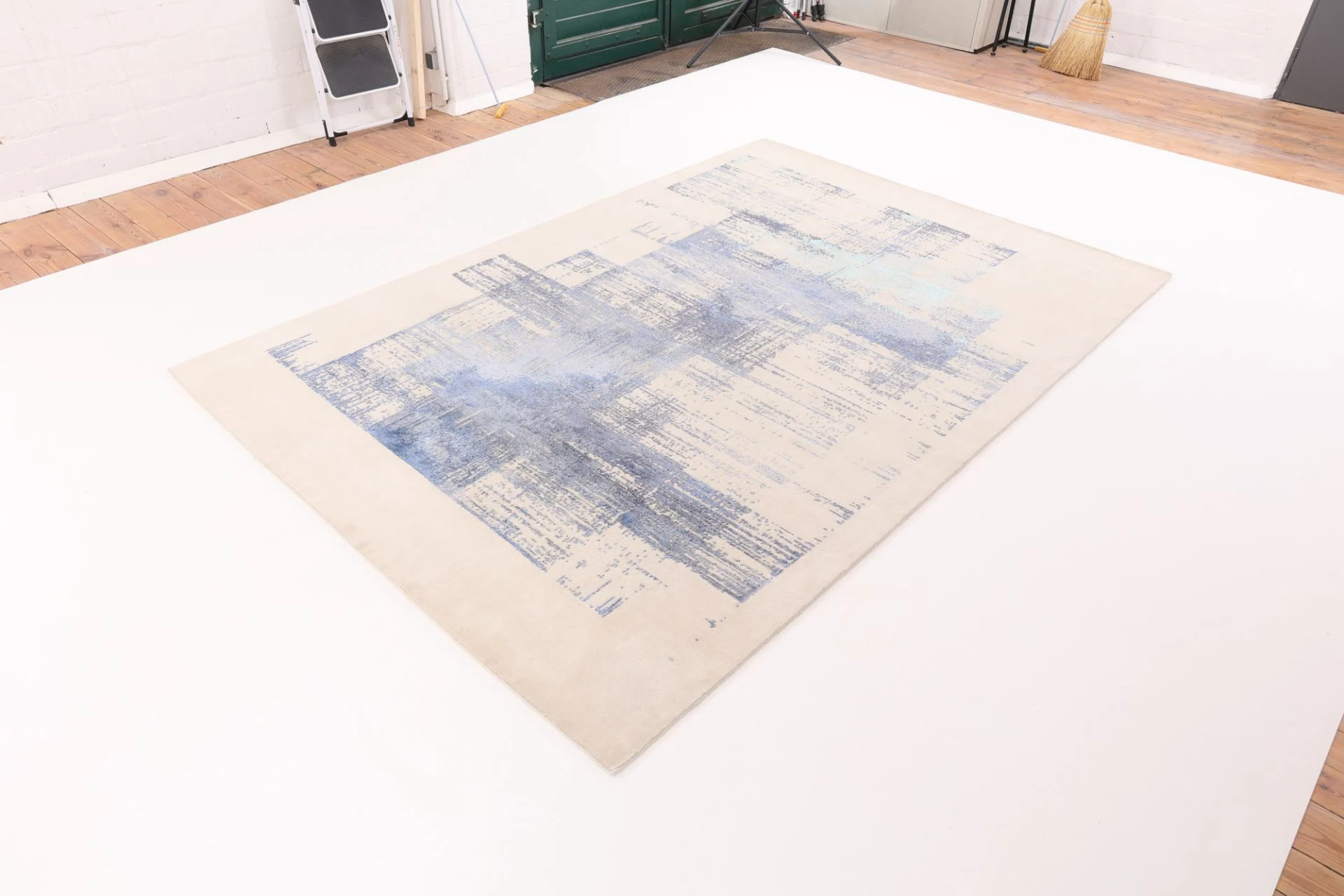 Indian Rug — hand-knotted, 207 × 303 cm, Wool & Silk