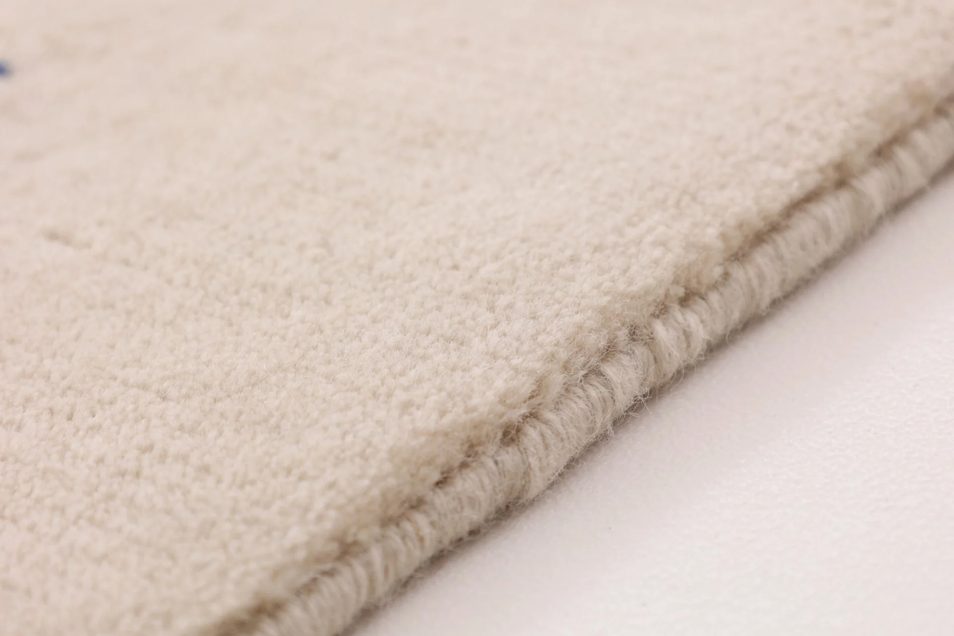 Indian Rug — hand-knotted, 207 × 303 cm, Wool & Silk
