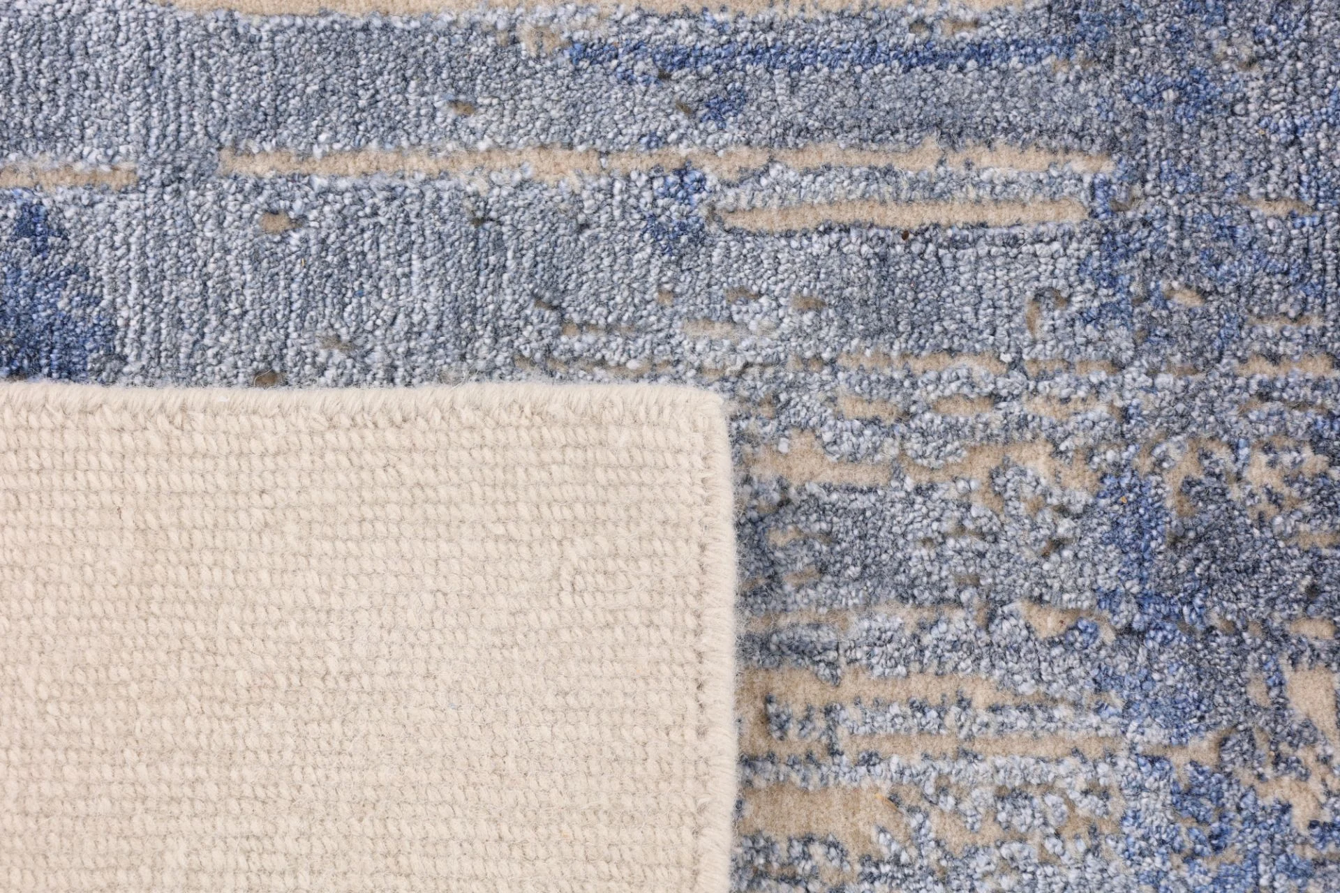 Indian Rug — hand-knotted, 207 × 303 cm, Wool & Silk