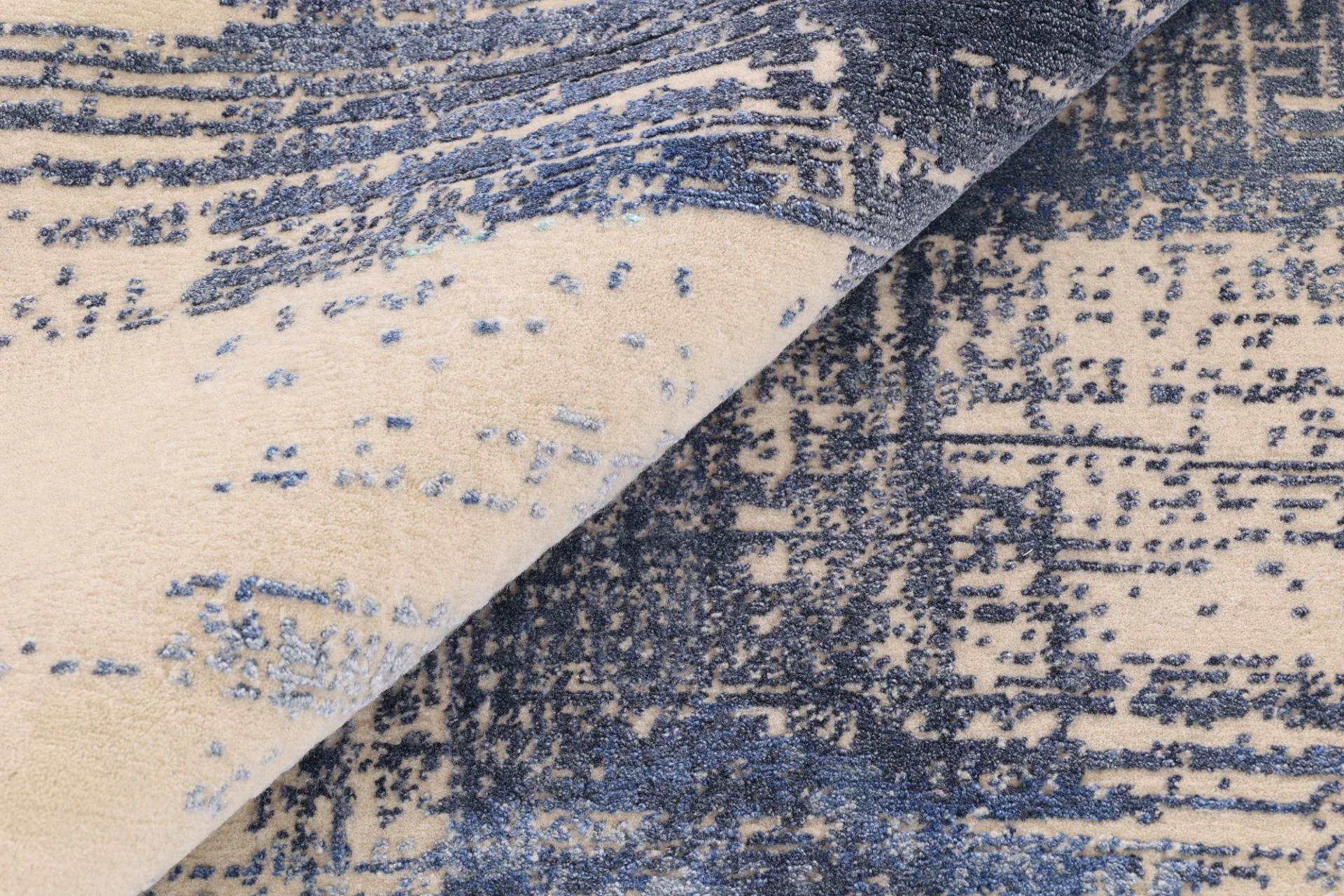 Indian Rug — hand-knotted, 207 × 303 cm, Wool & Silk