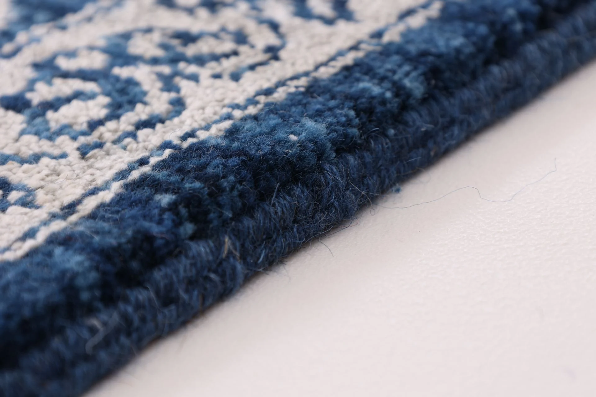 Indian Rug — hand-knotted, 243 × 310 cm, Wool & Silk