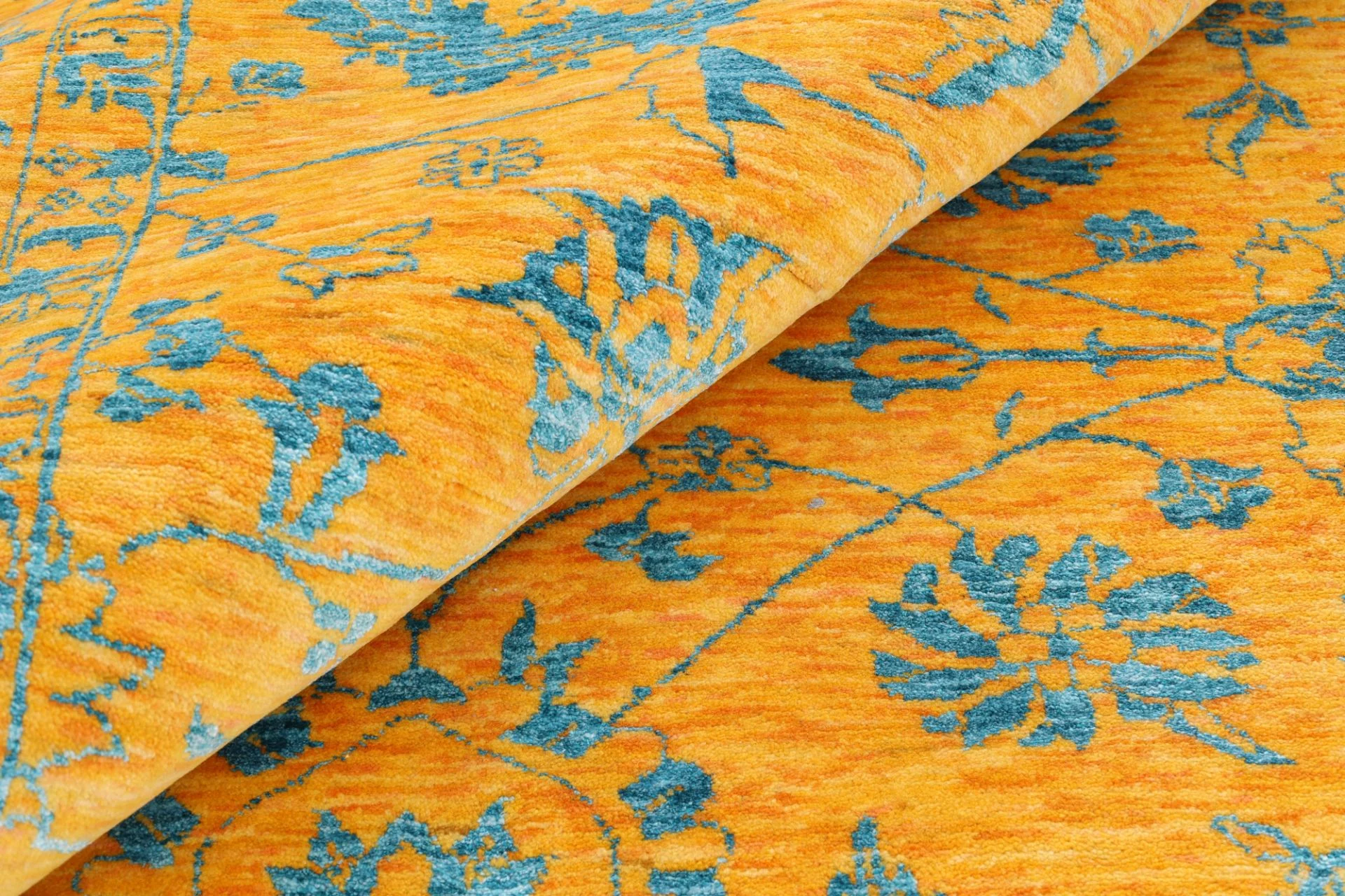 Indian Rug 245 × 303 cm, Wool & Silk, hand-knotted