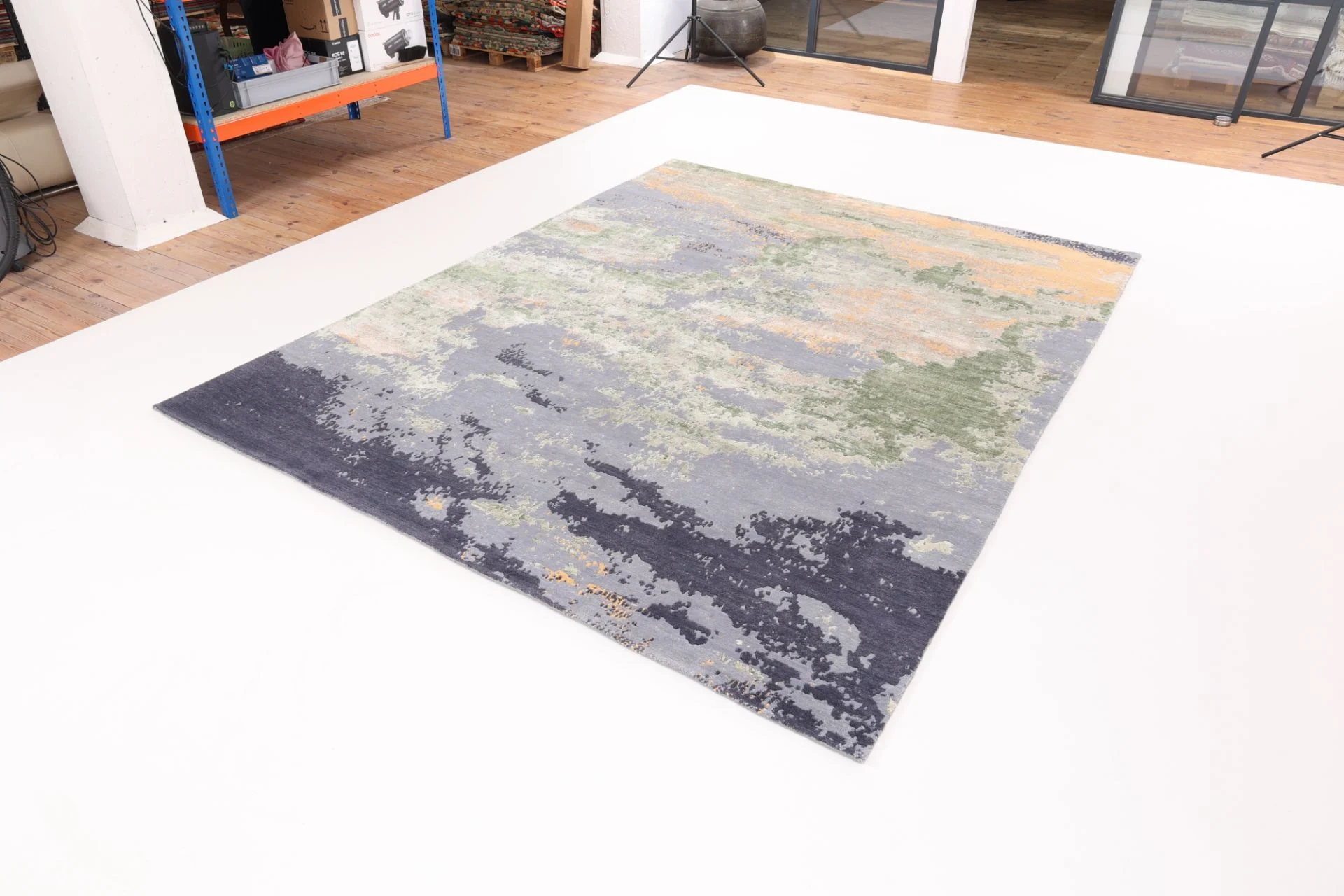 Indian Rug — hand-knotted, 308 × 240 cm, Wool & Silk