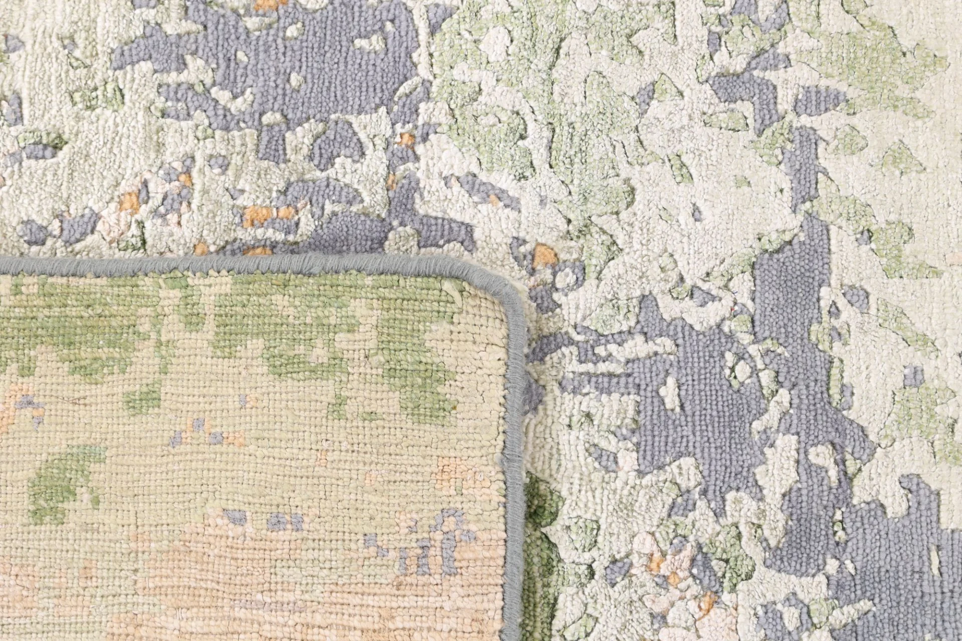 Indian Rug — hand-knotted, 308 × 240 cm, Wool & Silk