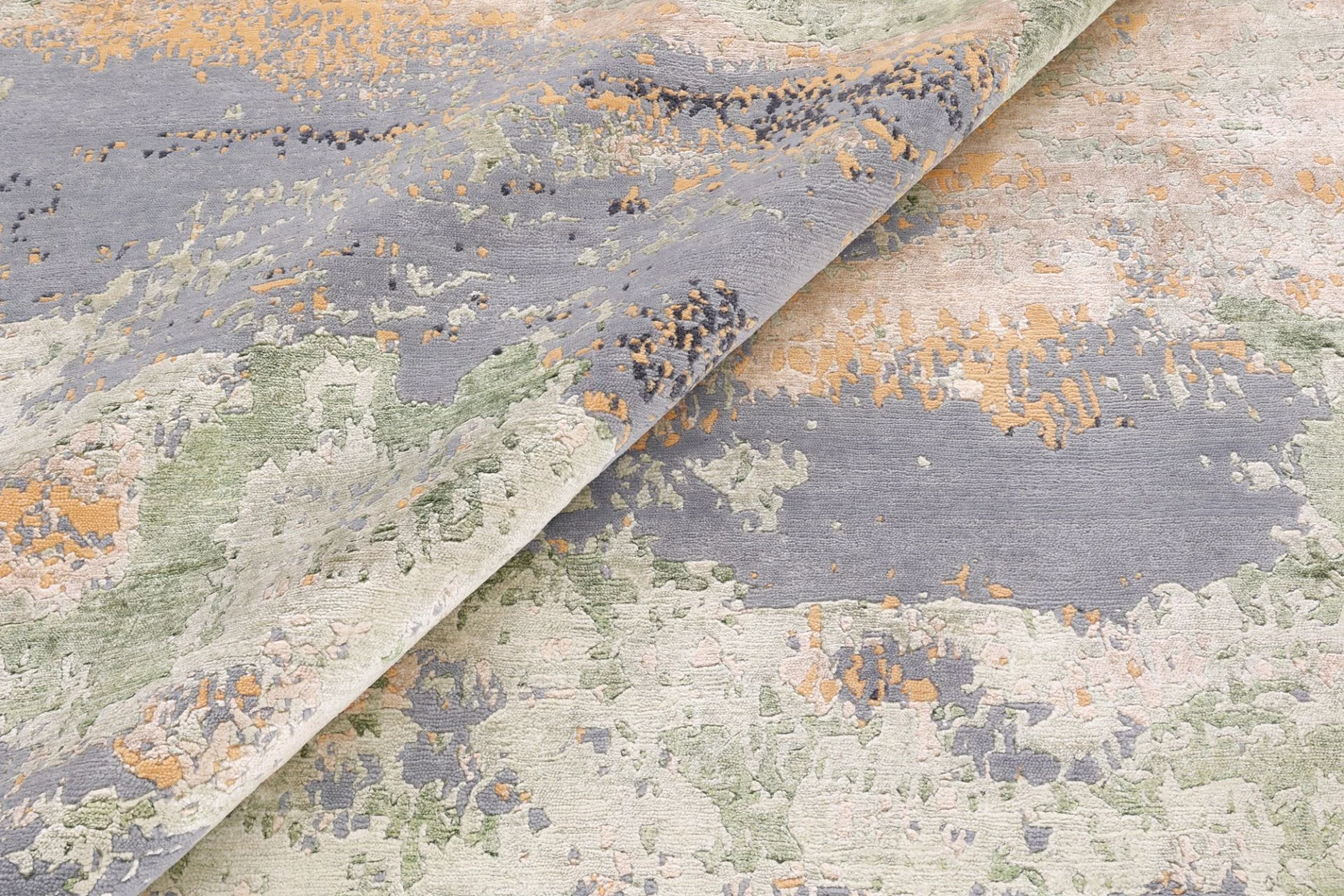 Indian Rug — hand-knotted, 308 × 240 cm, Wool & Silk