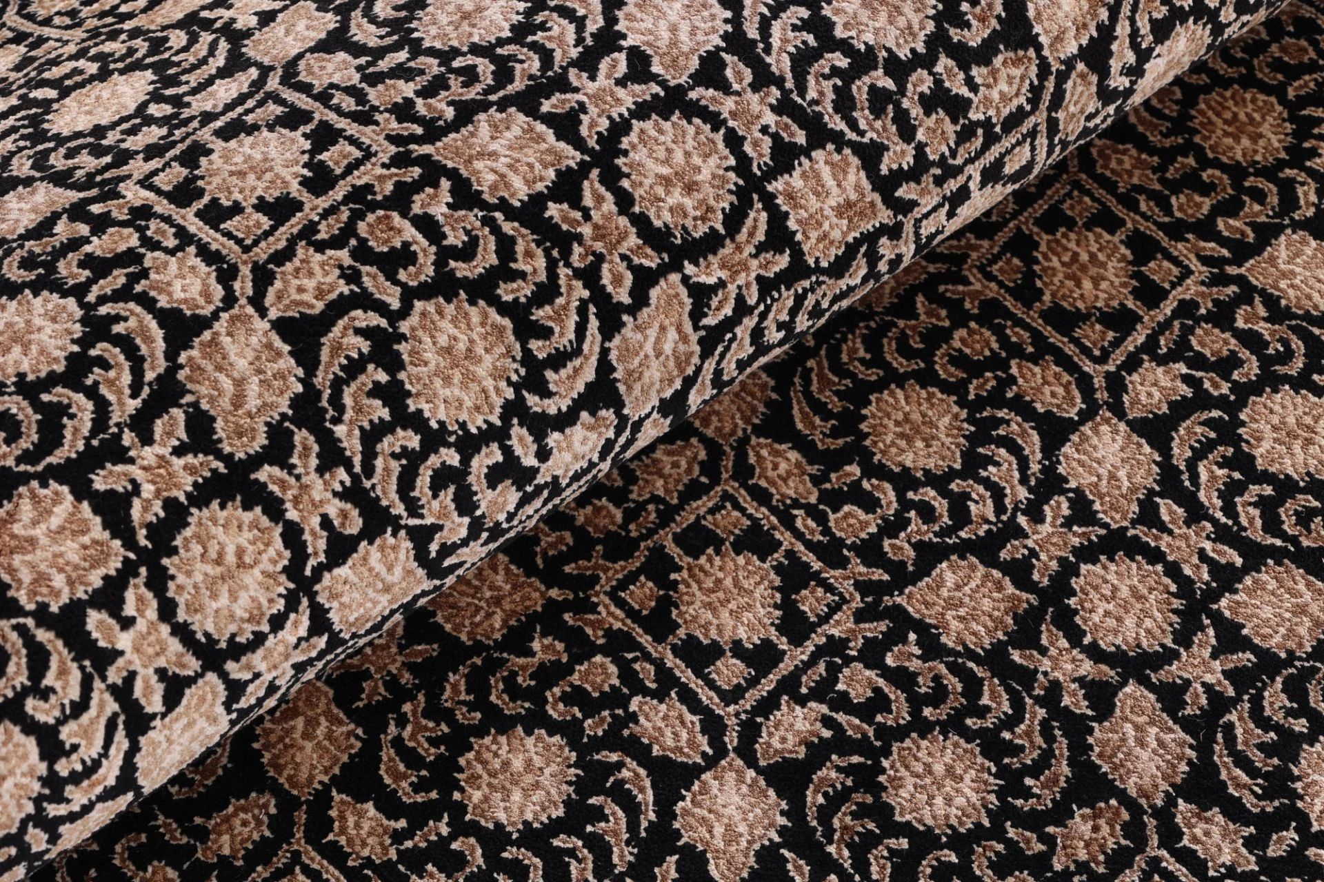 Indian Rug — hand-knotted, 298 × 199 cm, Wool & Silk