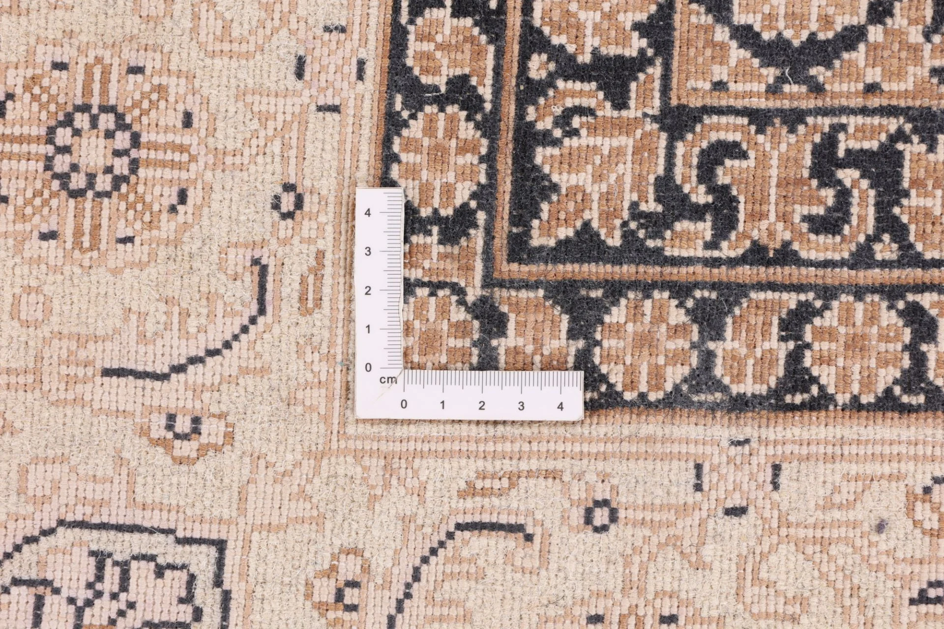 Indian Rug — hand-knotted, 298 × 199 cm, Wool & Silk