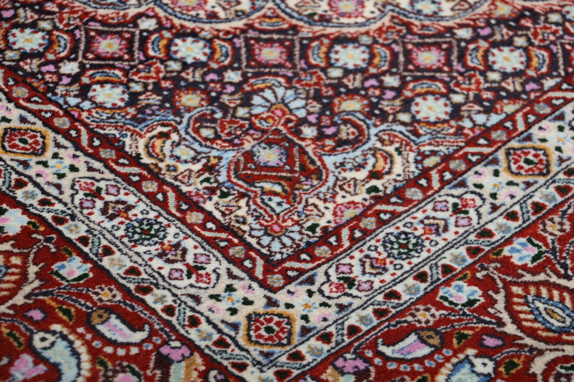 Moud Persian Rug 195 × 207 cm, Wool, hand-knotted