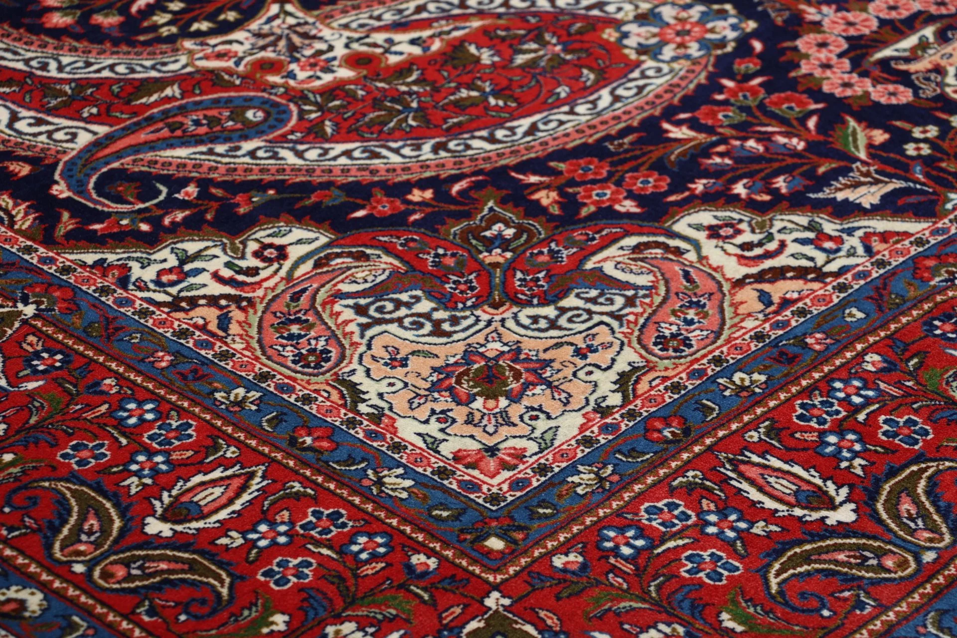 Hand-Knotted Wool Sarouk Persian Rug, 218 × 310 cm