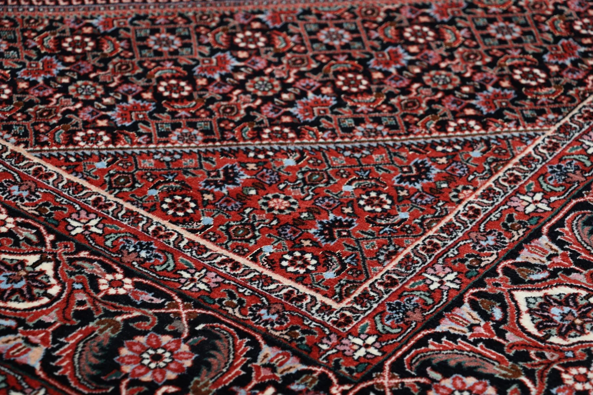 Bijar Persian Rug — hand-knotted, 173 × 230 cm, Wool & Silk