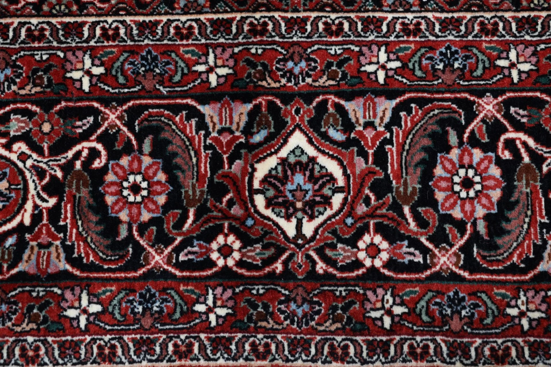 Bijar Persian Rug — hand-knotted, 173 × 230 cm, Wool & Silk