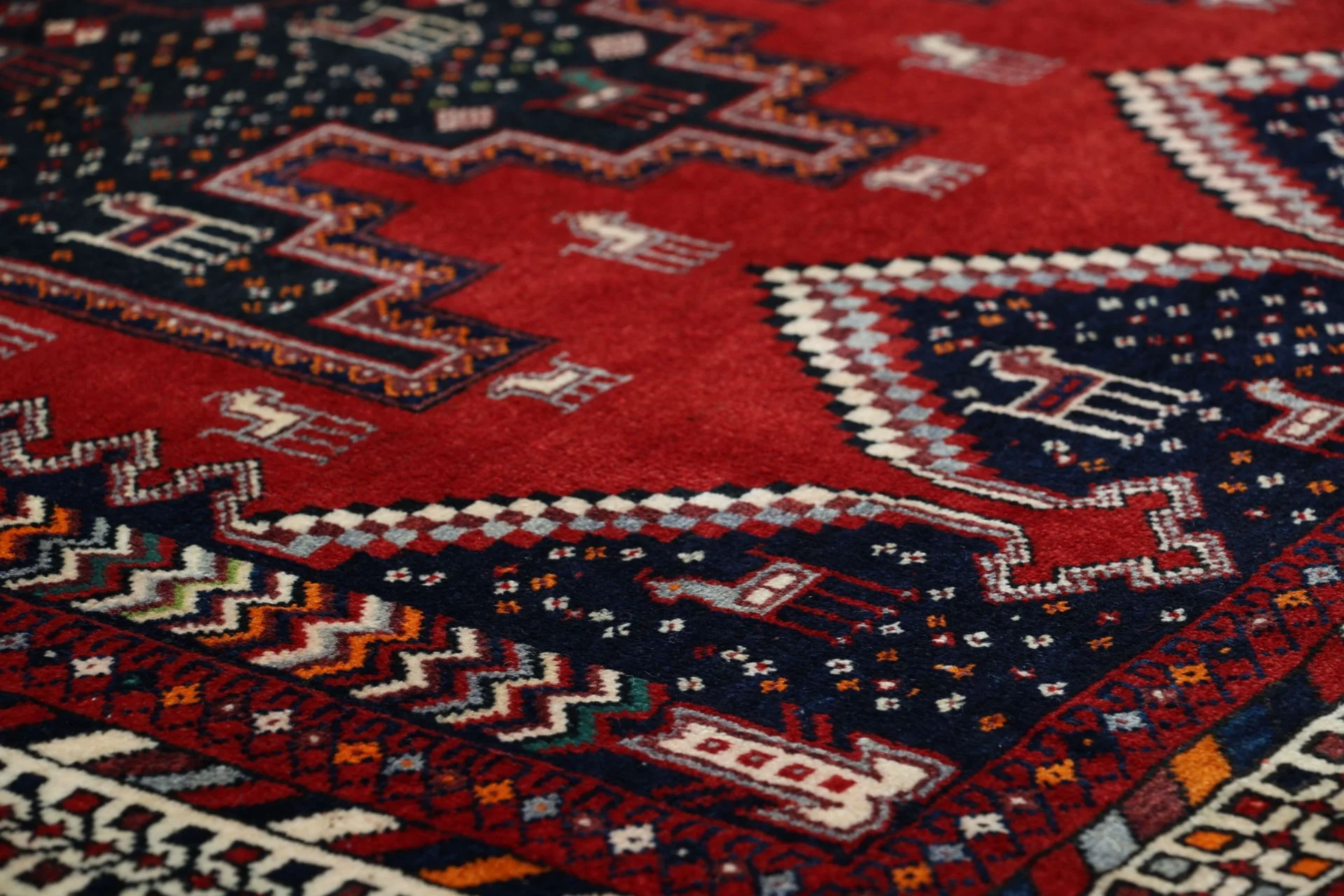 Persian Rug — hand-knotted, 180 × 240 cm, Wool