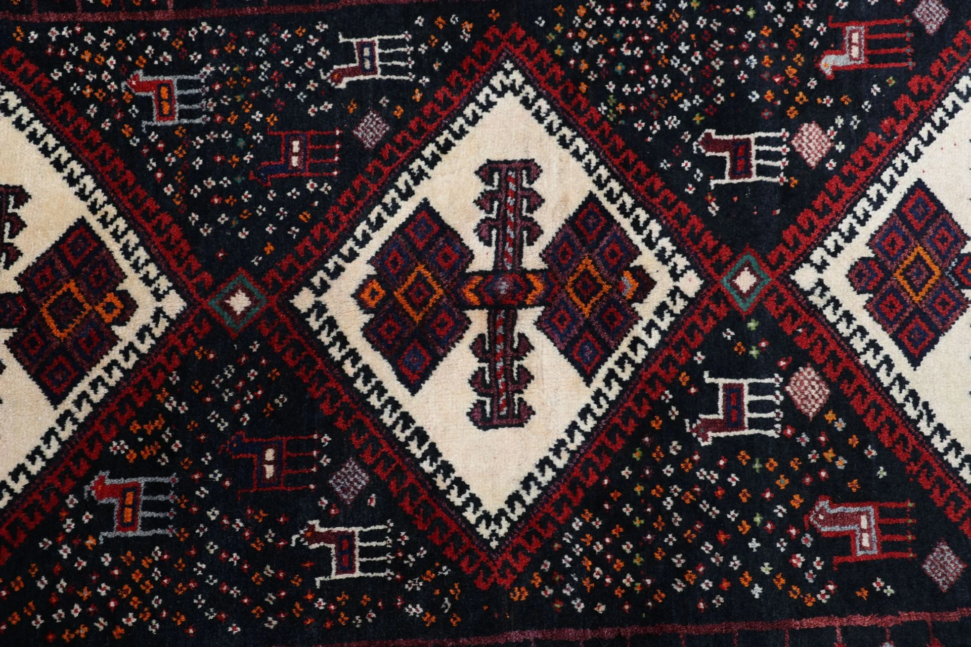 Persian Rug — hand-knotted, 180 × 240 cm, Wool