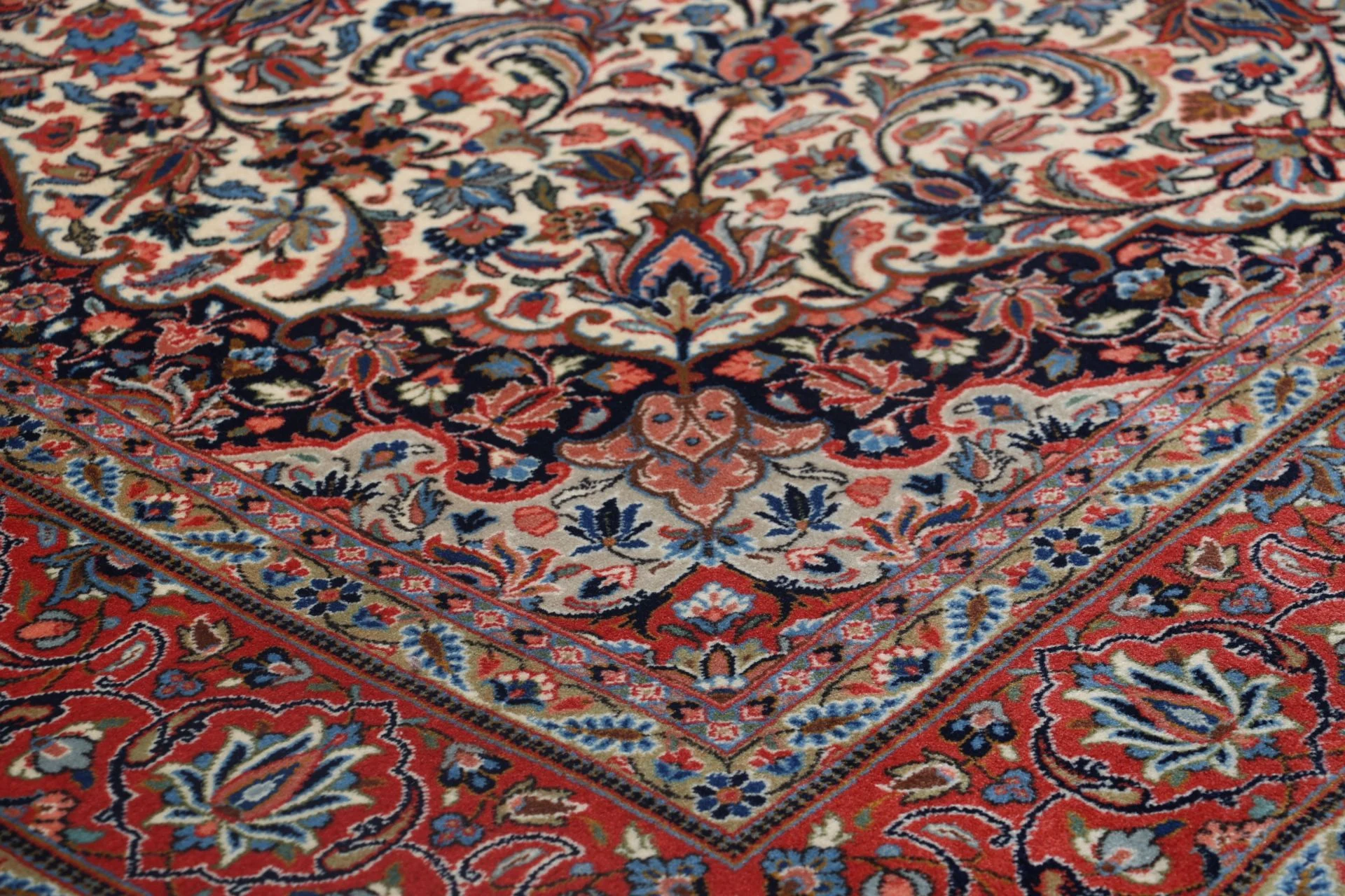 Hand-Knotted Wool Sarouk Persian Rug, 203 × 290 cm