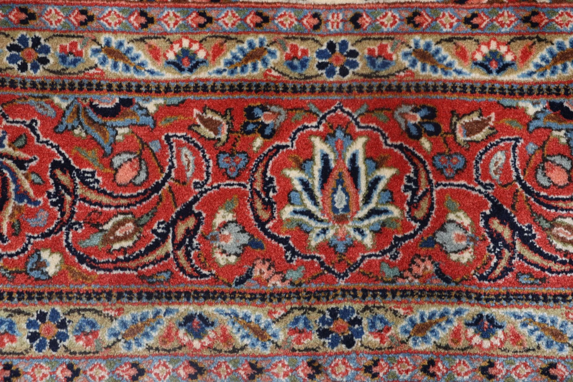 Hand-Knotted Wool Sarouk Persian Rug, 203 × 290 cm