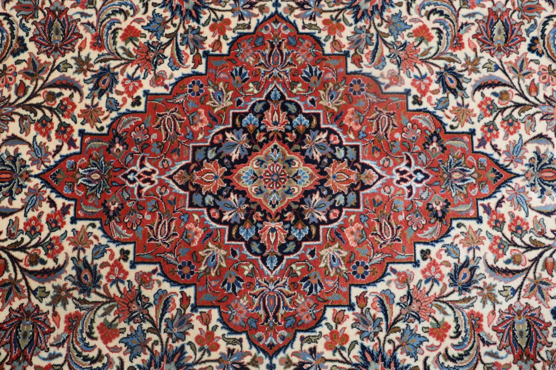 Hand-Knotted Wool Sarouk Persian Rug, 203 × 290 cm